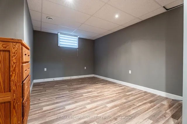 Additional property image - 715 Robson Rd