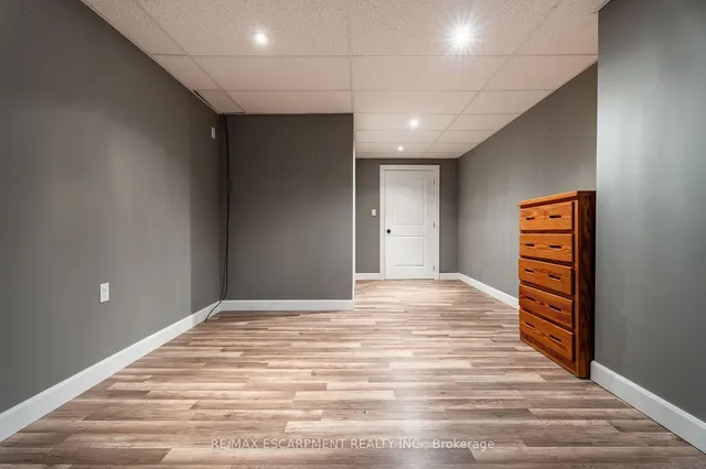 Additional property image - 715 Robson Rd