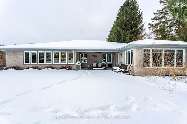 Additional property image - 715 Robson Rd