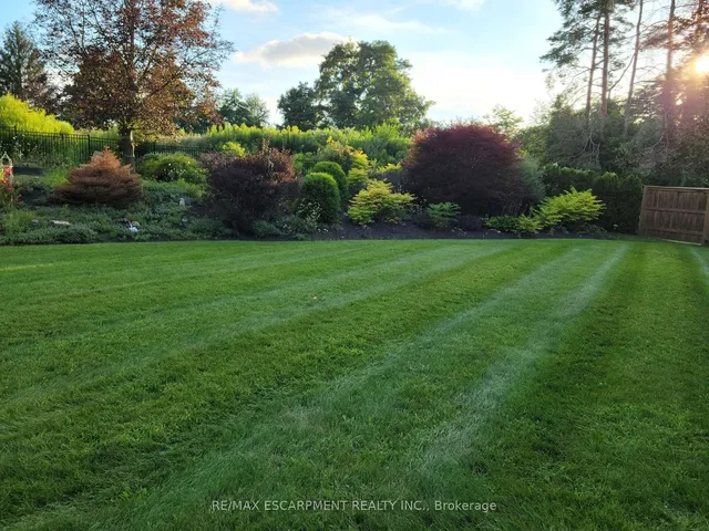 Additional property image - 715 Robson Rd