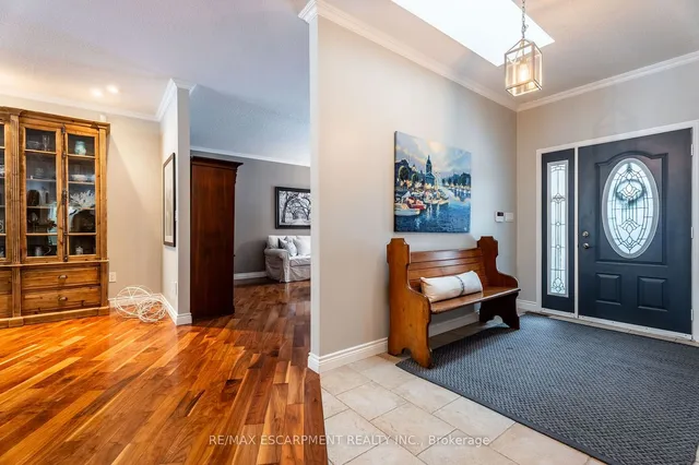 Additional property image - 715 Robson Rd