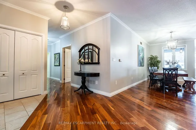 Additional property image - 715 Robson Rd