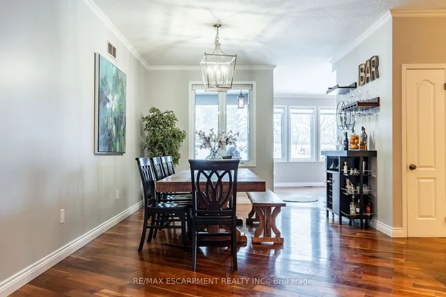 Additional property image - 715 Robson Rd
