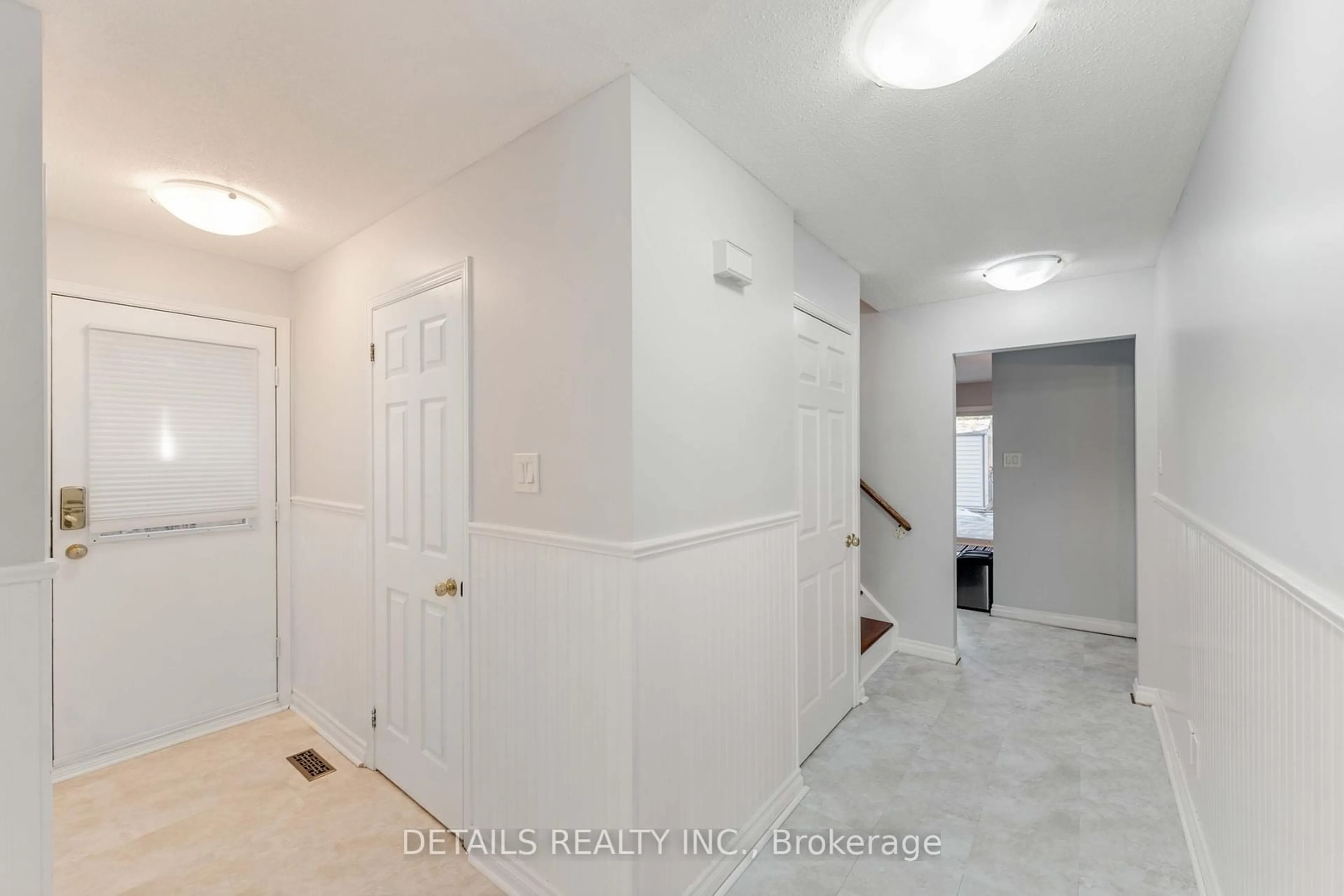 Indoor entryway for 109 Beechfern Dr, Stittsville - Munster - Richmond Ontario K2S 1E3