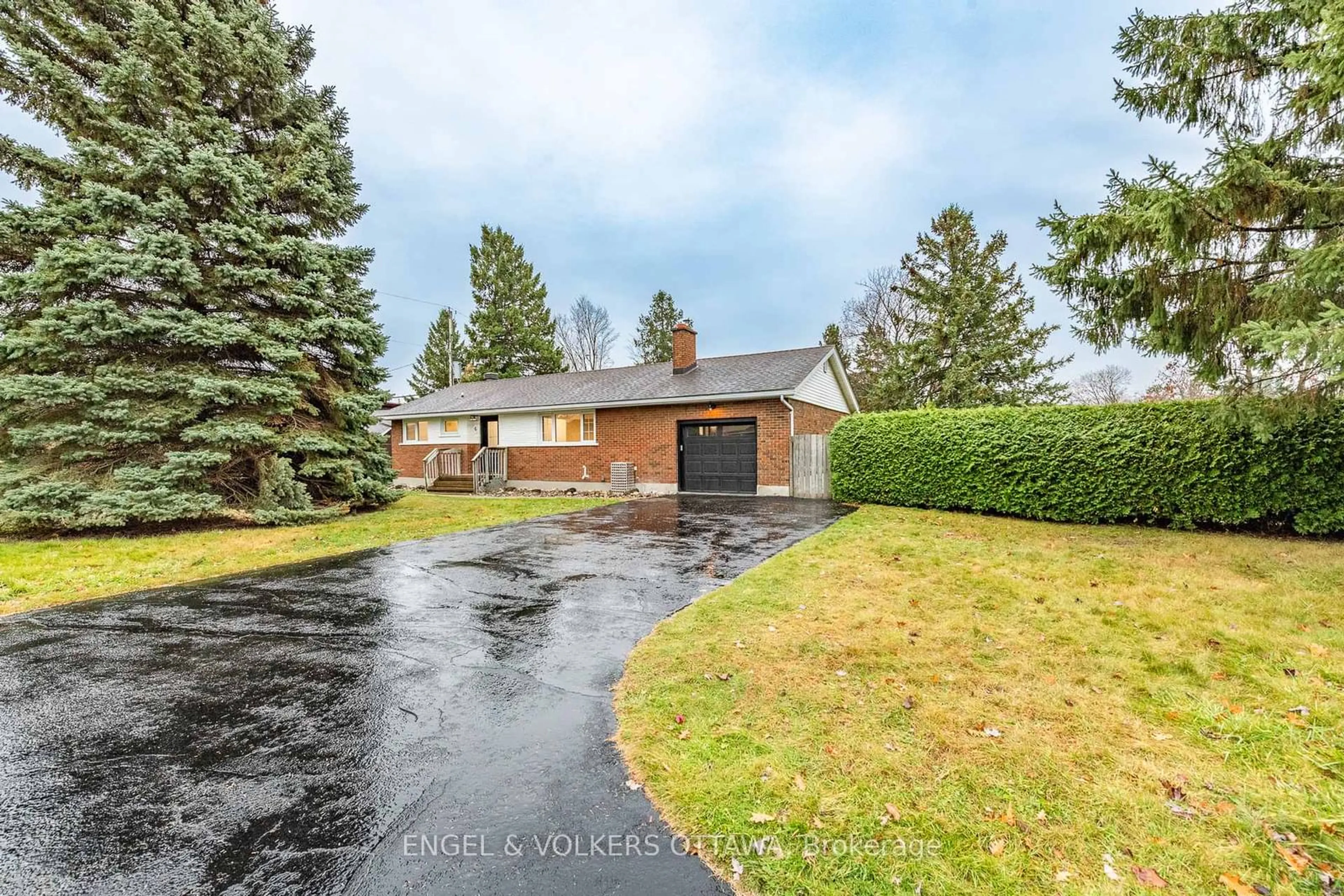 A pic from outside/outdoor area/front of a property/back of a property/a pic from drone, street for 6 FAIRHILL Cres, Ottawa Ontario K2G 1B7