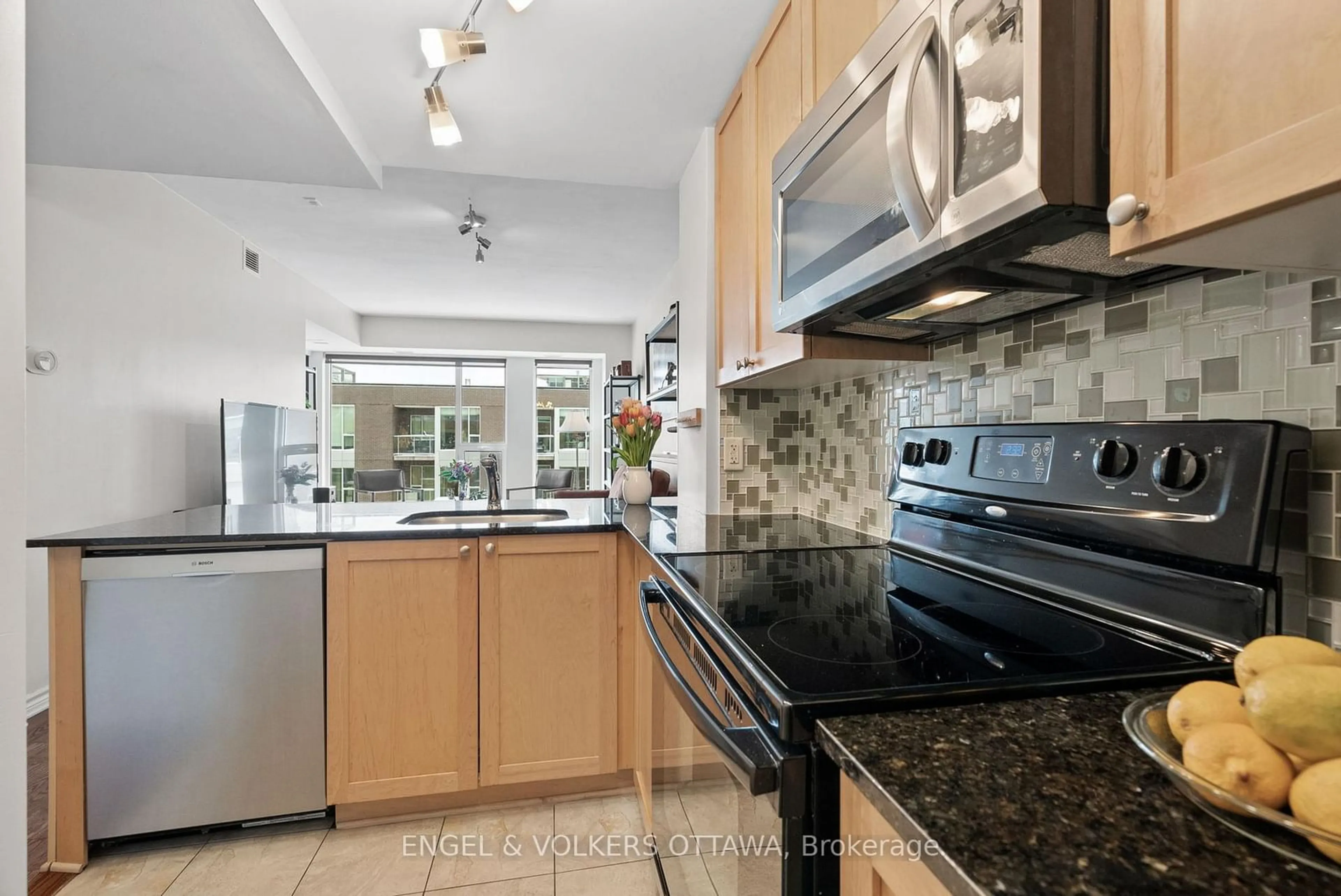 Open concept kitchen, ceramic/tile floor for 250 Lett St #609, West Centre Town Ontario K1R 0A8