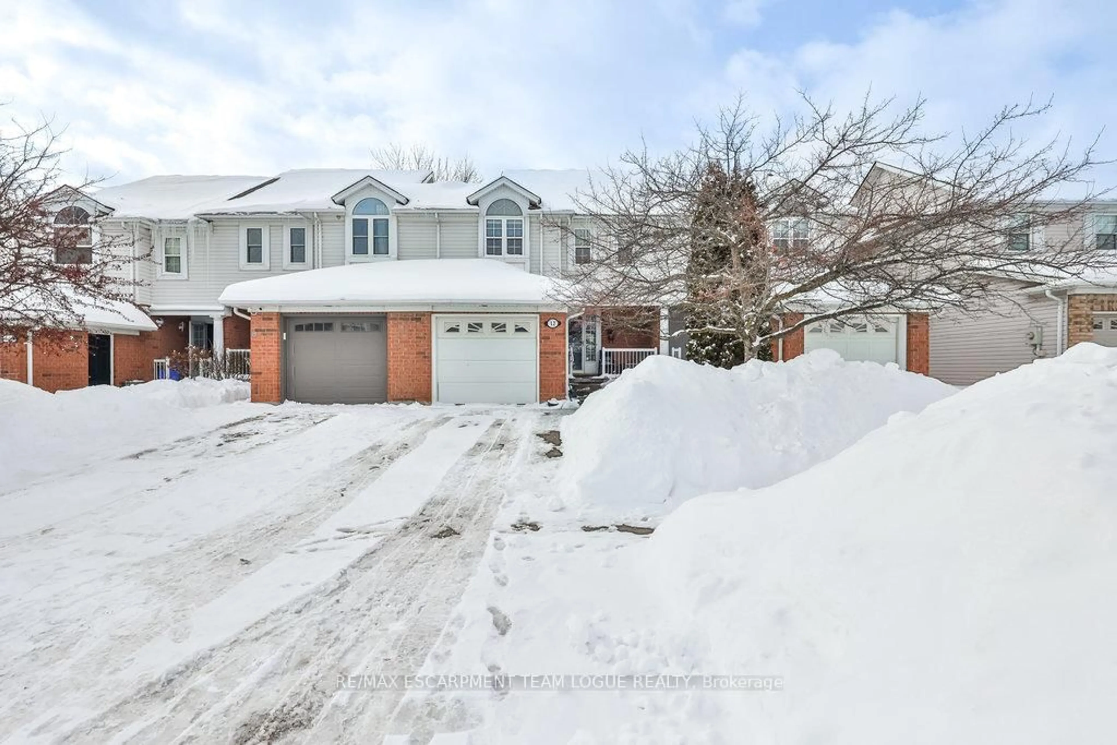 A pic from outside/outdoor area/front of a property/back of a property/a pic from drone, street for 12 King William Crt, Cambridge Ontario N3C 4J2