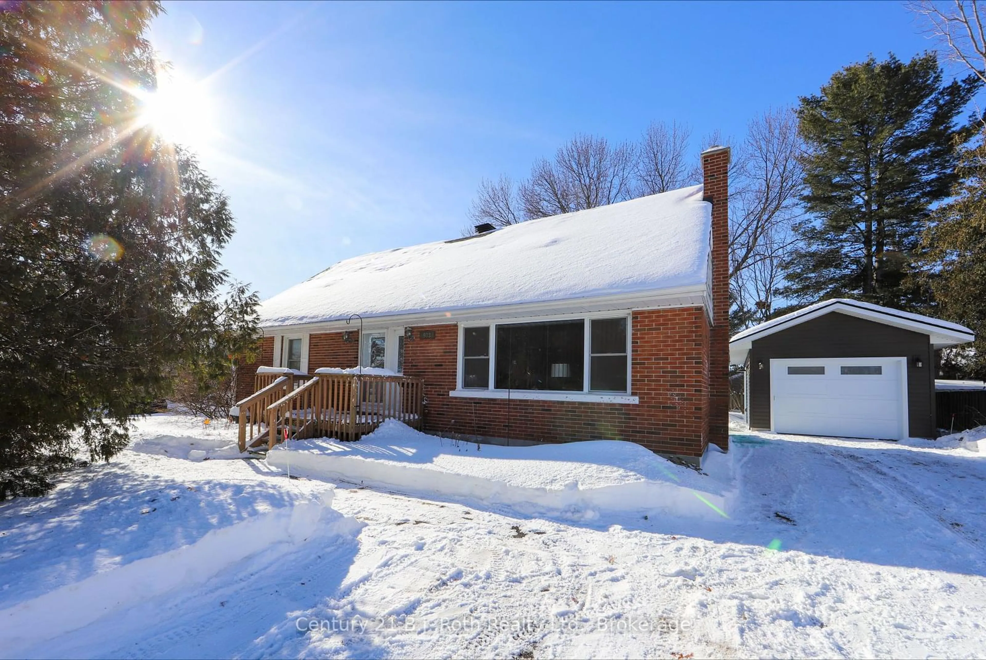 Home with brick exterior material, street for 983 Clarence St, North Bay Ontario P1B 3W1