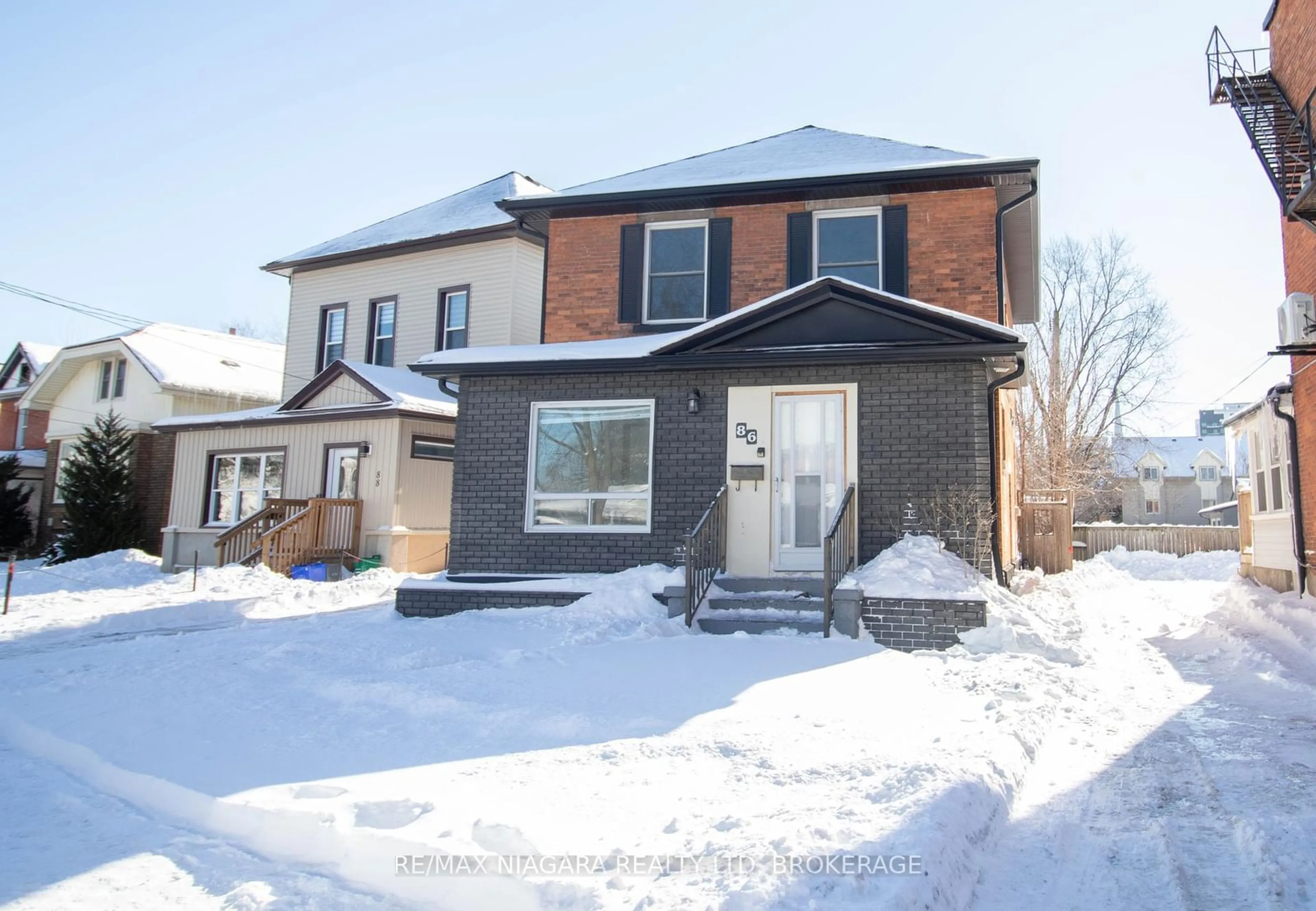 Home with brick exterior material, street for 86 Welland Ave, St. Catharines Ontario L2R 2N1