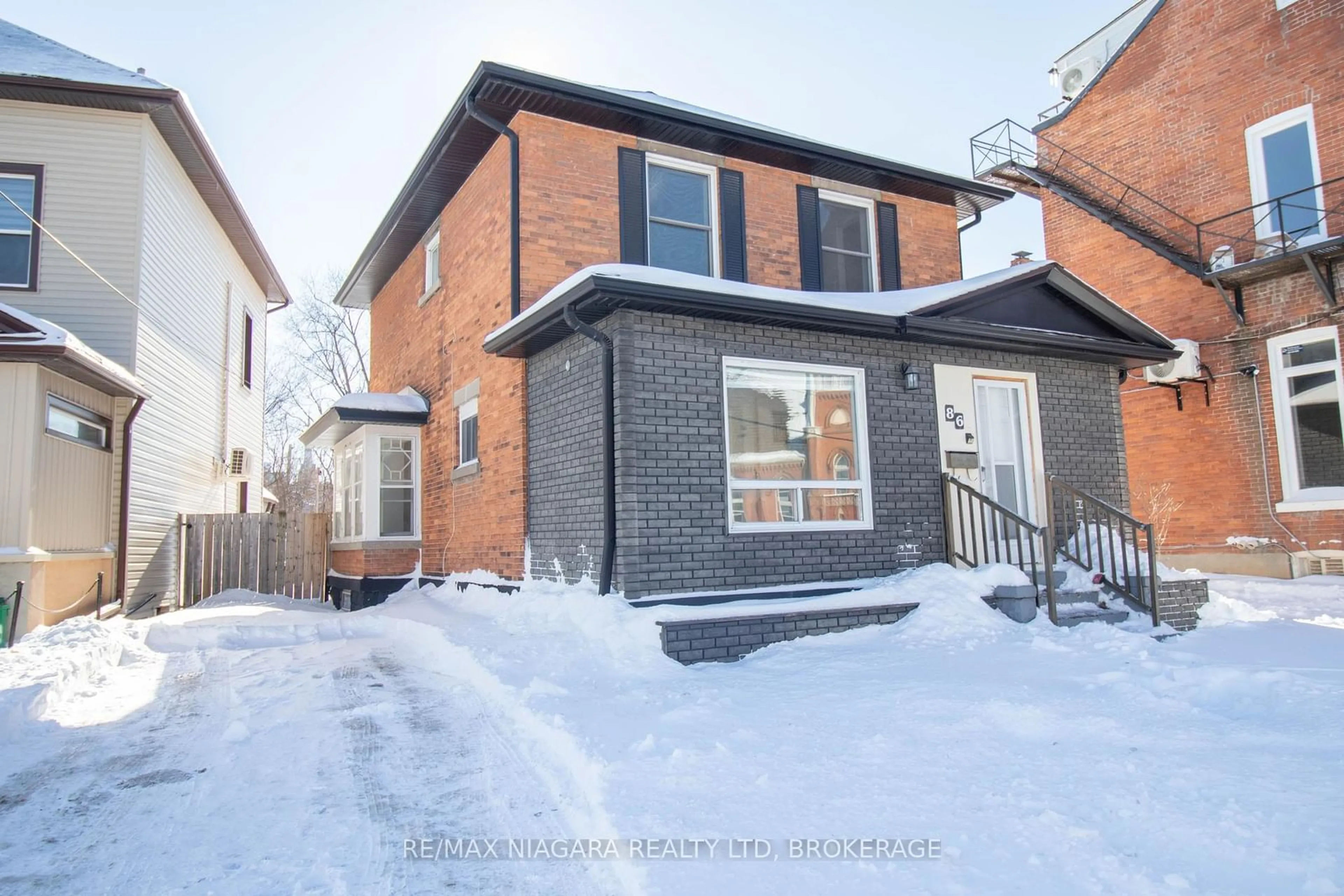 Home with brick exterior material, street for 86 Welland Ave, St. Catharines Ontario L2R 2N1