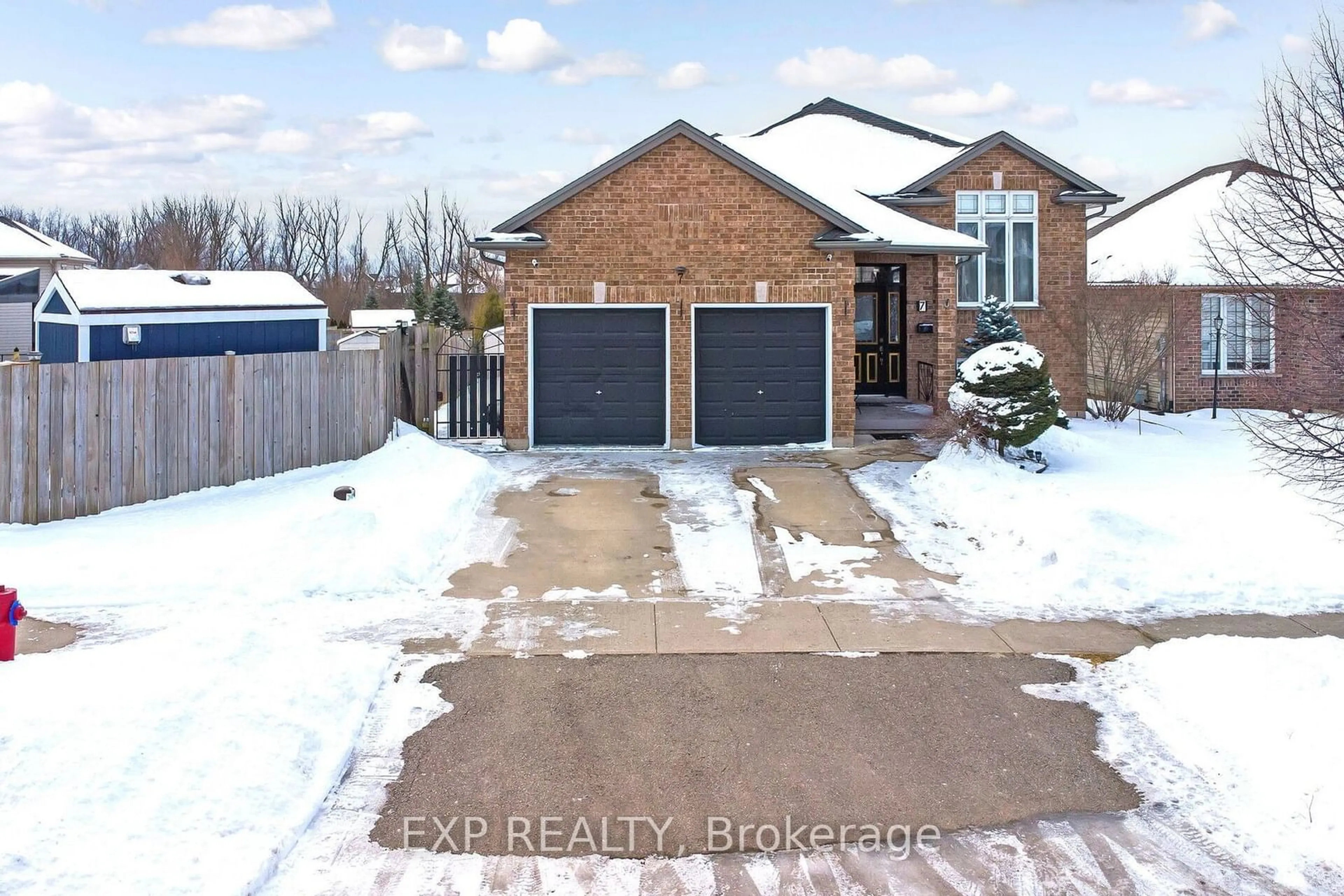 Unknown for 7 Lynbrook Lane, Welland Ontario L3C 7M7