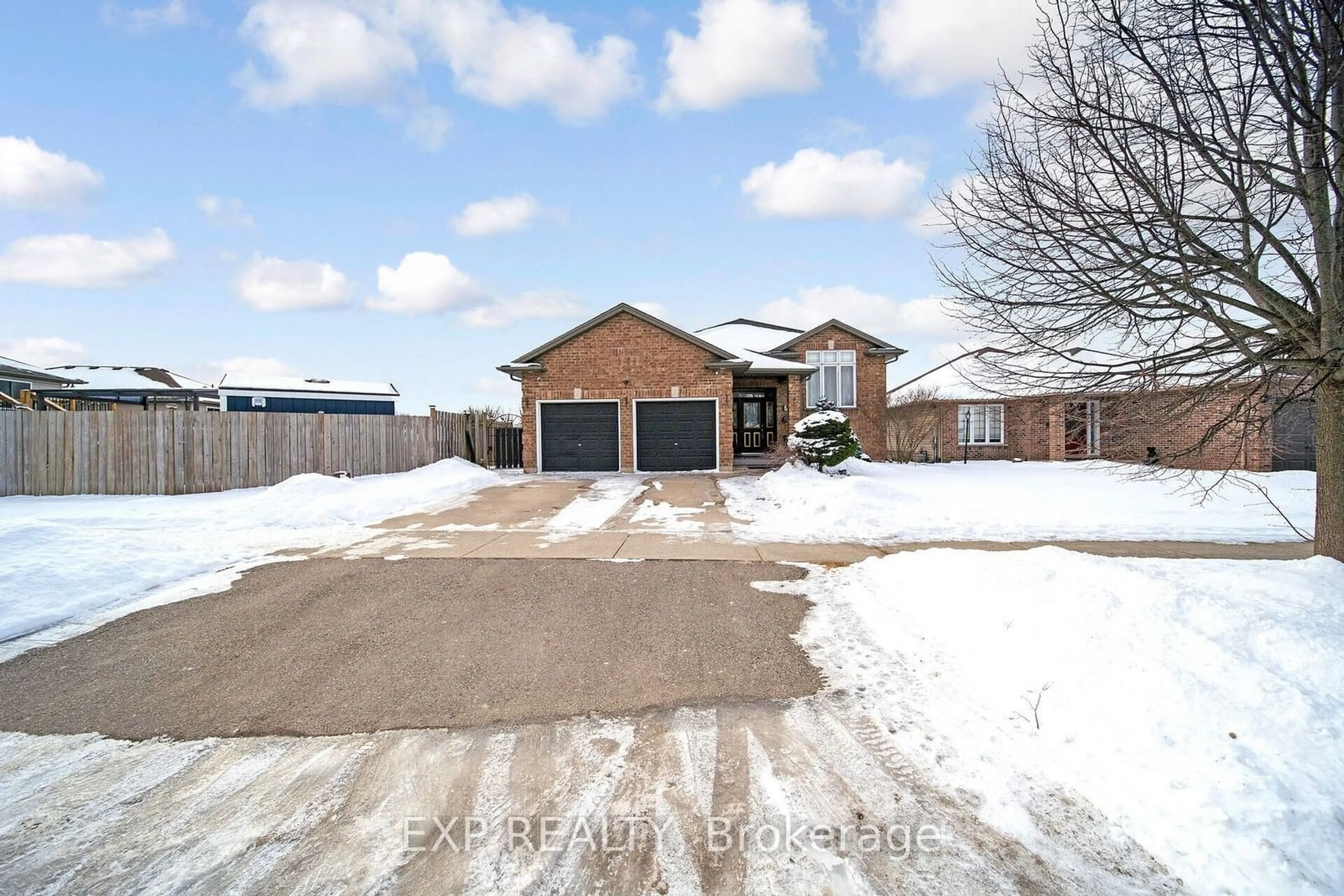 Home with brick exterior material, street for 7 Lynbrook Lane, Welland Ontario L3C 7M7