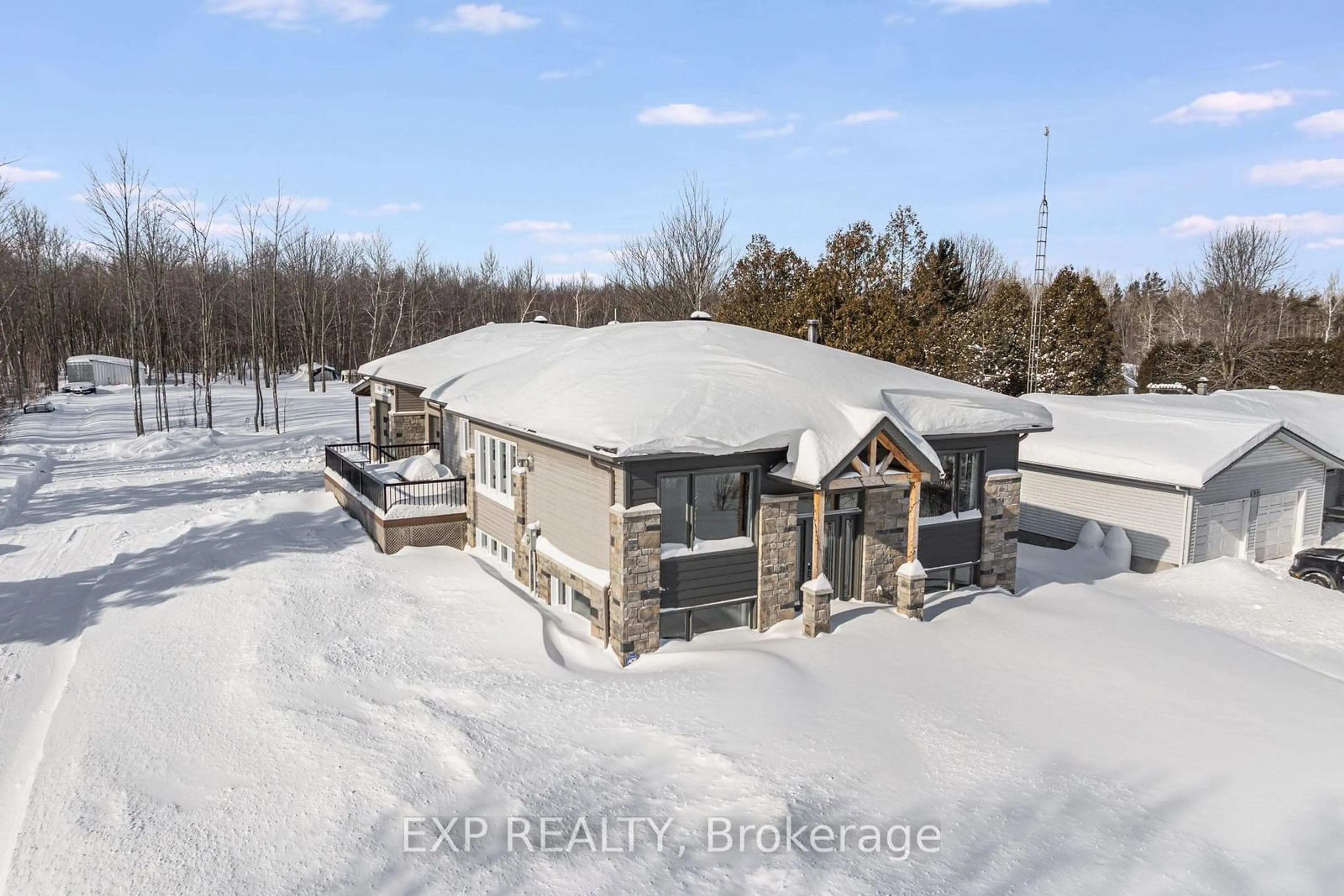 A pic from outside/outdoor area/front of a property/back of a property/a pic from drone, building for 933 Monte Lebrun Rd, The Nation Ontario K0A 1M0