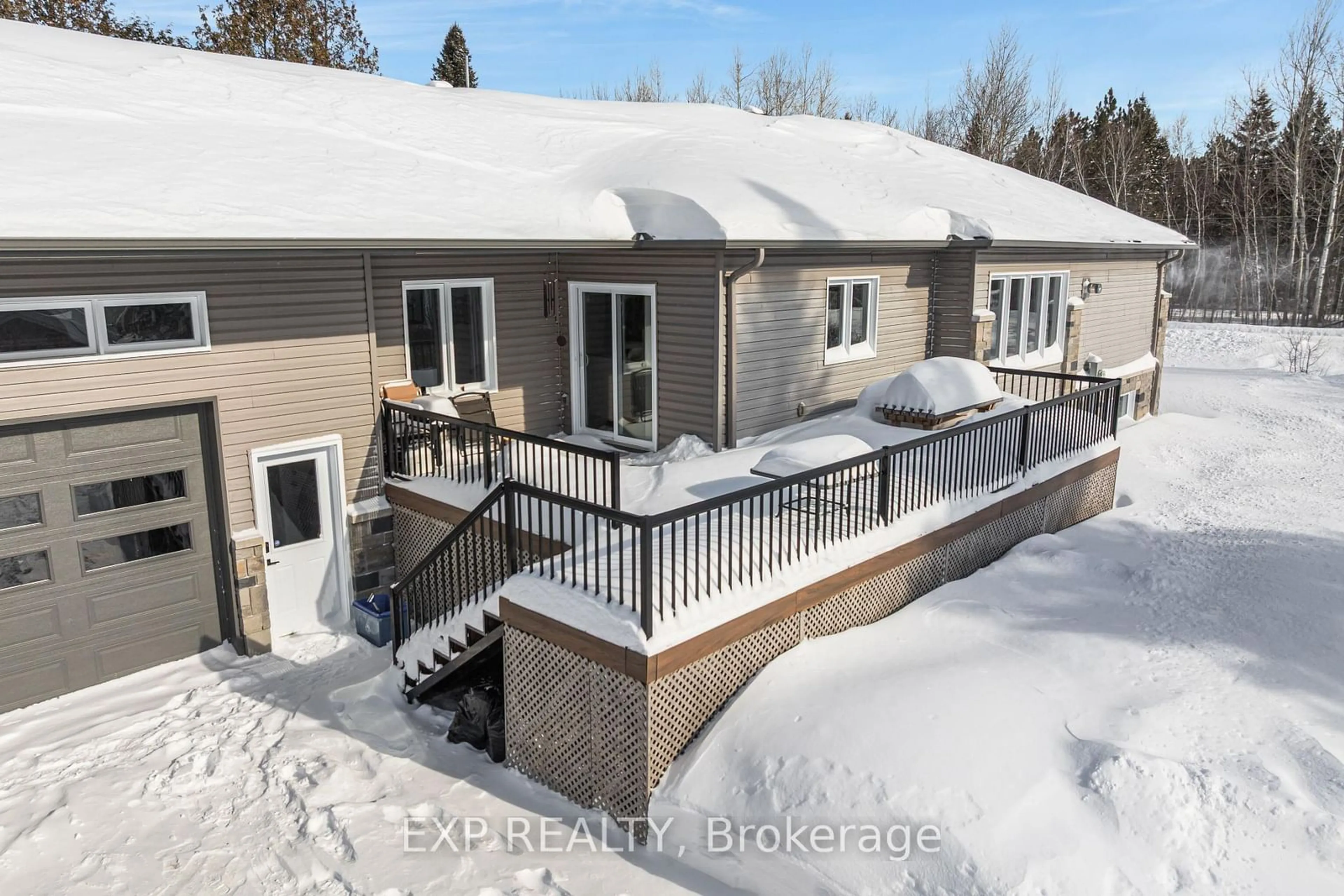 A pic from outside/outdoor area/front of a property/back of a property/a pic from drone, street for 933 Monte Lebrun Rd, The Nation Ontario K0A 1M0