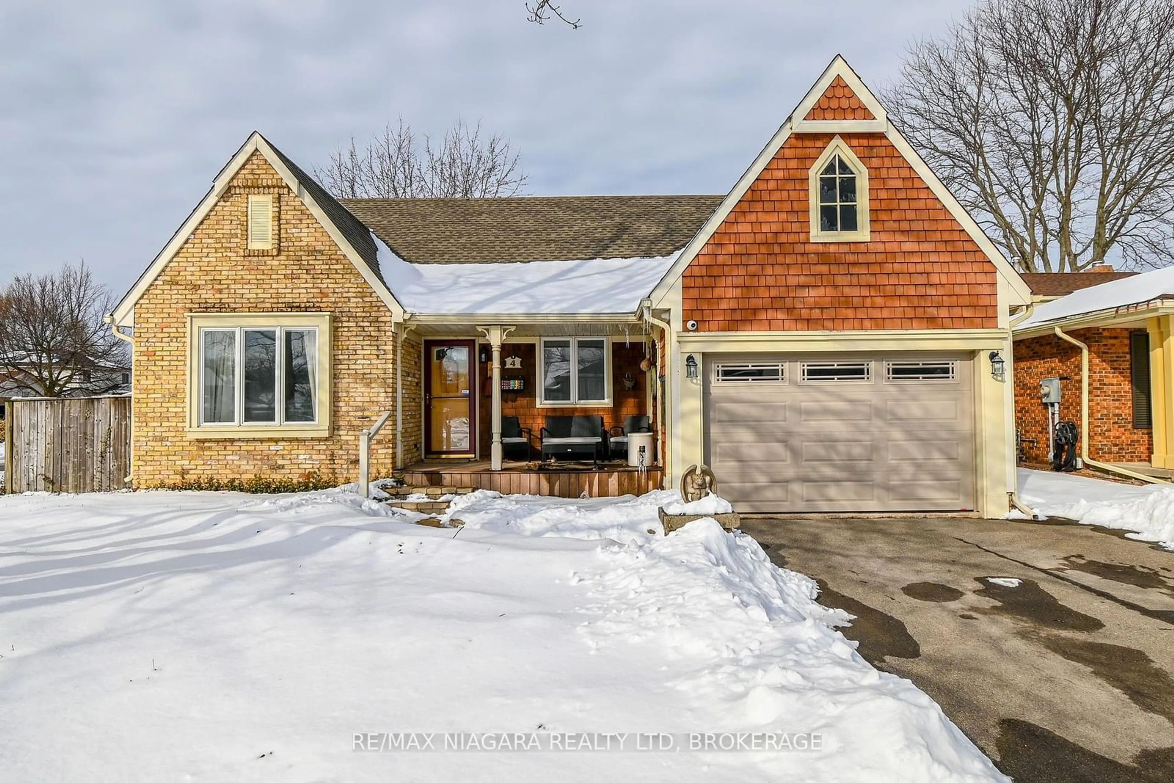 Home with brick exterior material, street for 4 Cedarvale Cres, Welland Ontario L3C 6V2