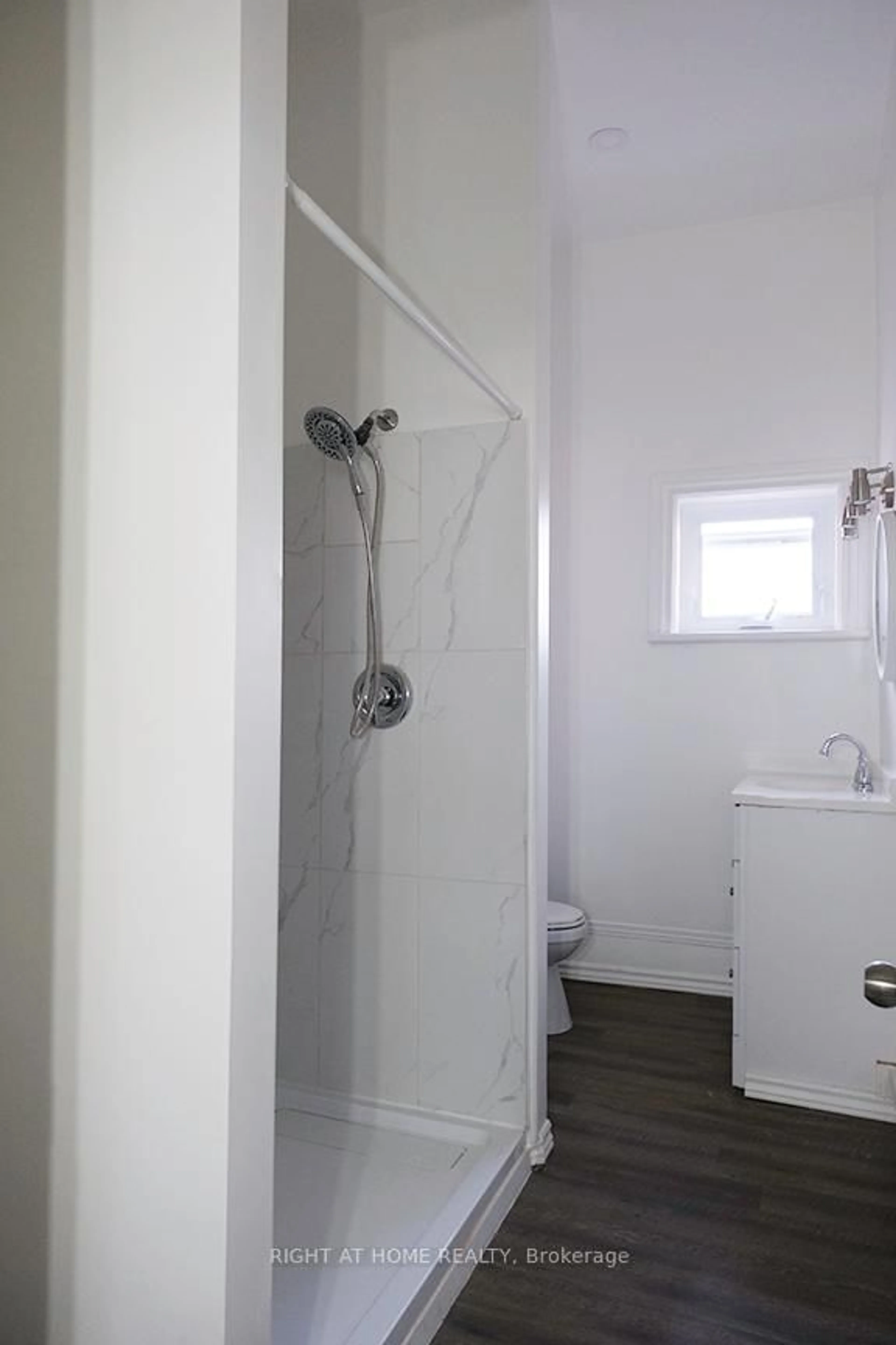 Standard bathroom, floor is not visible for 52 Madawaska St, Arnprior Ontario K7S 1R9