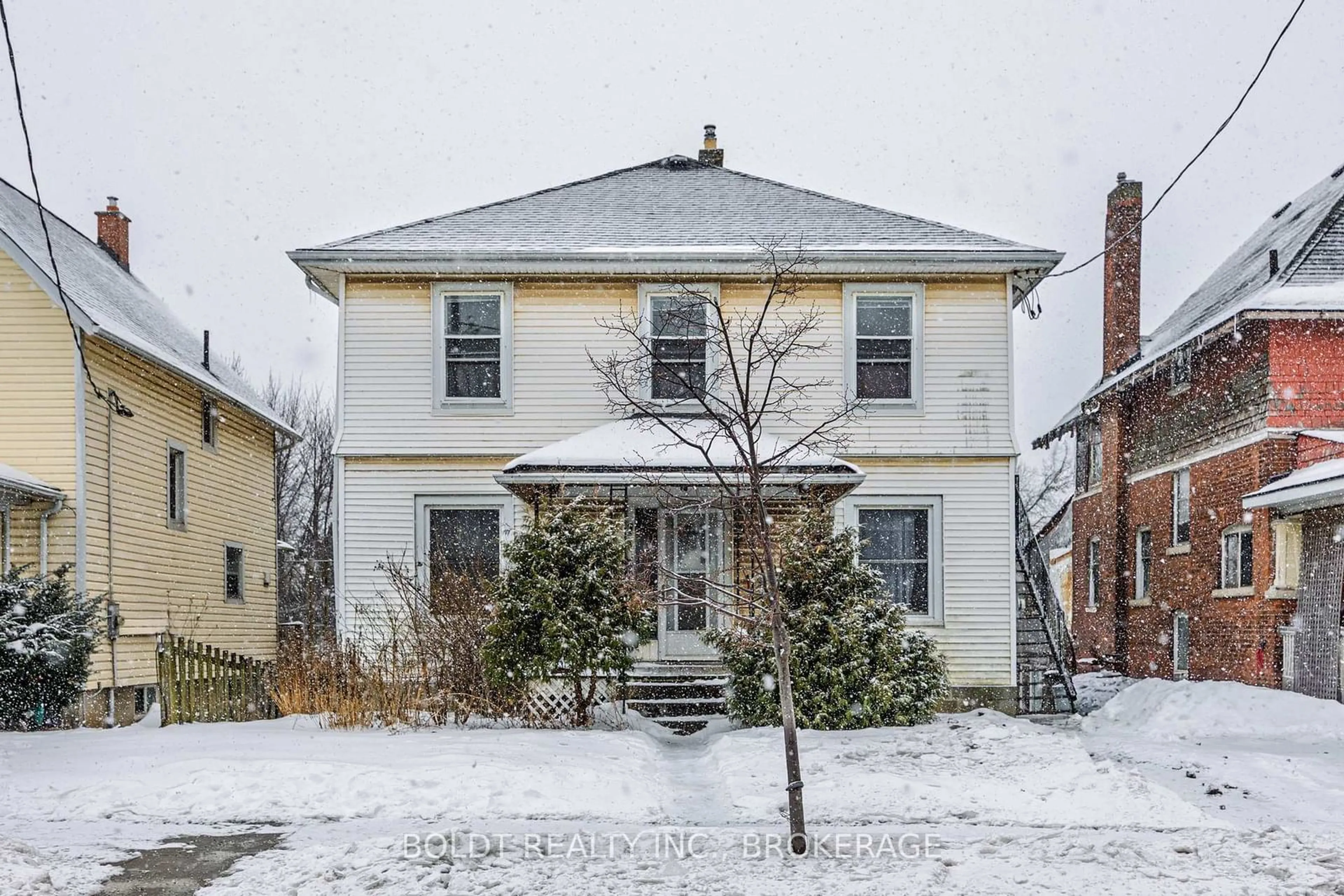 Home with brick exterior material, street for 192 Queenston St, St. Catharines Ontario L2R 2Z7