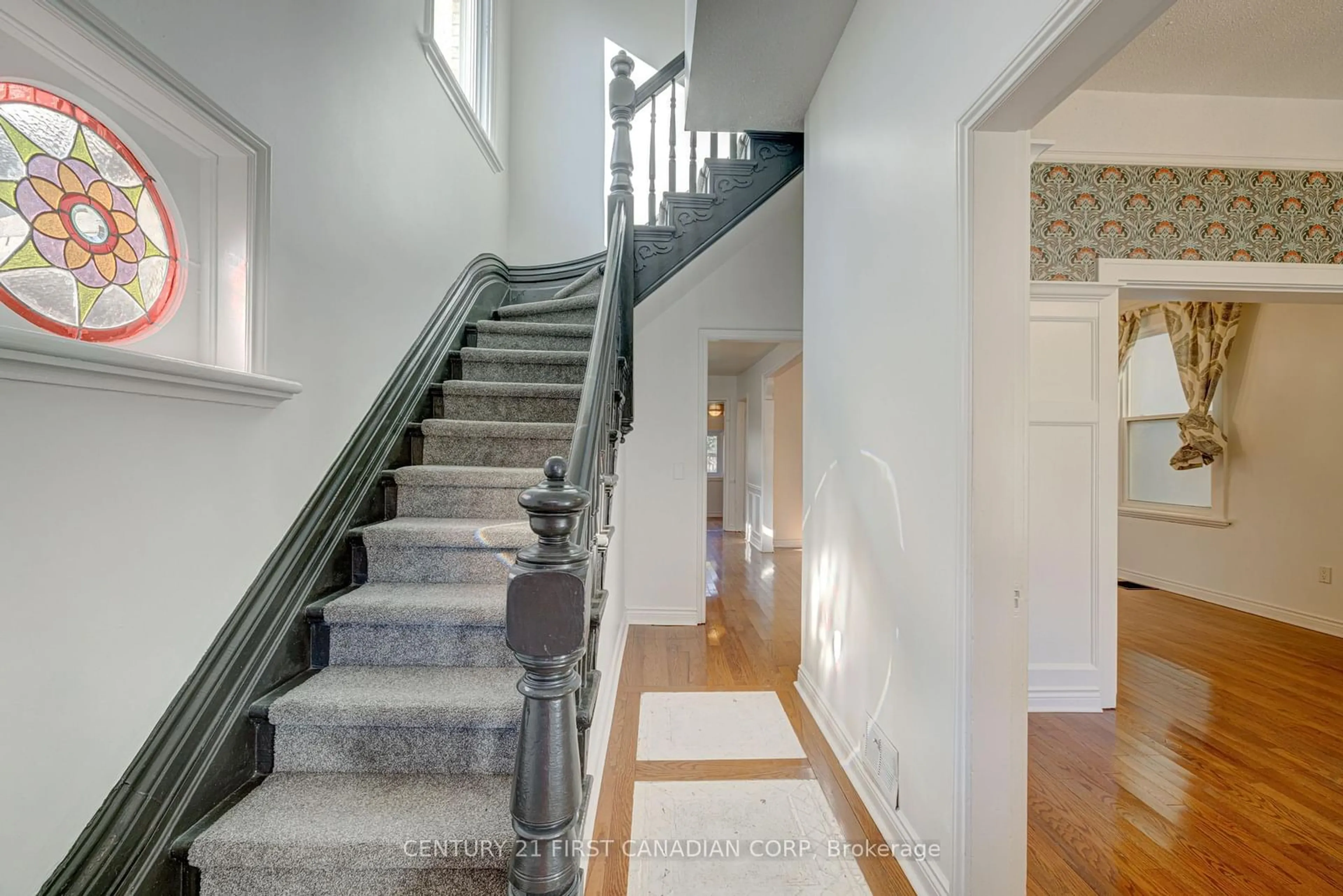 Stairs for 463 Maitland St, London Ontario N6B 2Z4