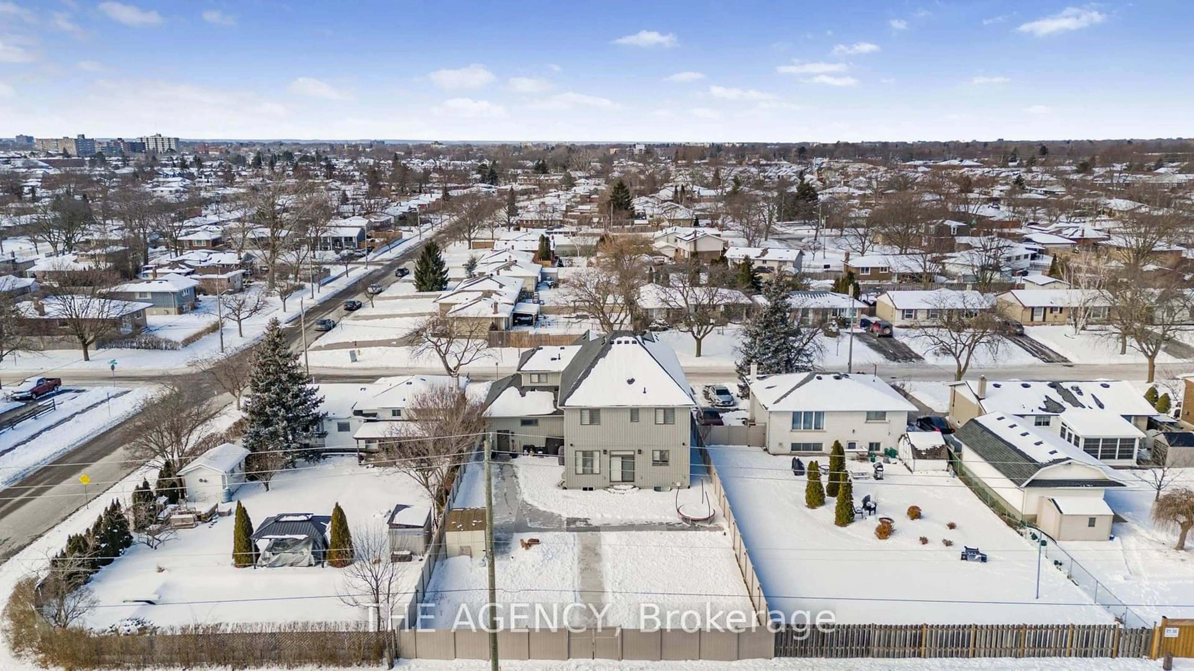 A pic from outside/outdoor area/front of a property/back of a property/a pic from drone, unknown for 80 Meredith Dr, St. Catharines Ontario L2M 6C7