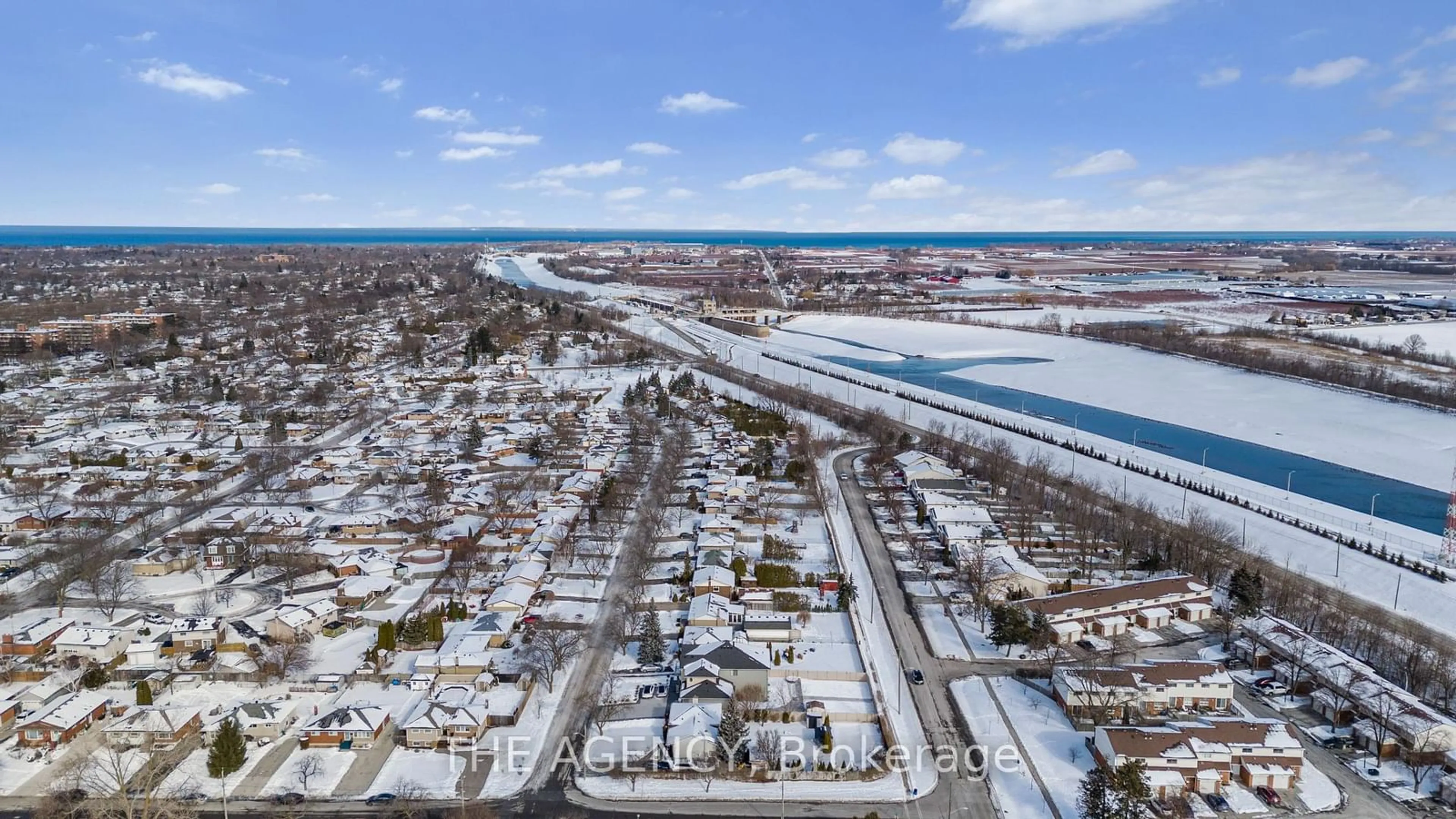 A pic from outside/outdoor area/front of a property/back of a property/a pic from drone, unknown for 80 Meredith Dr, St. Catharines Ontario L2M 6C7