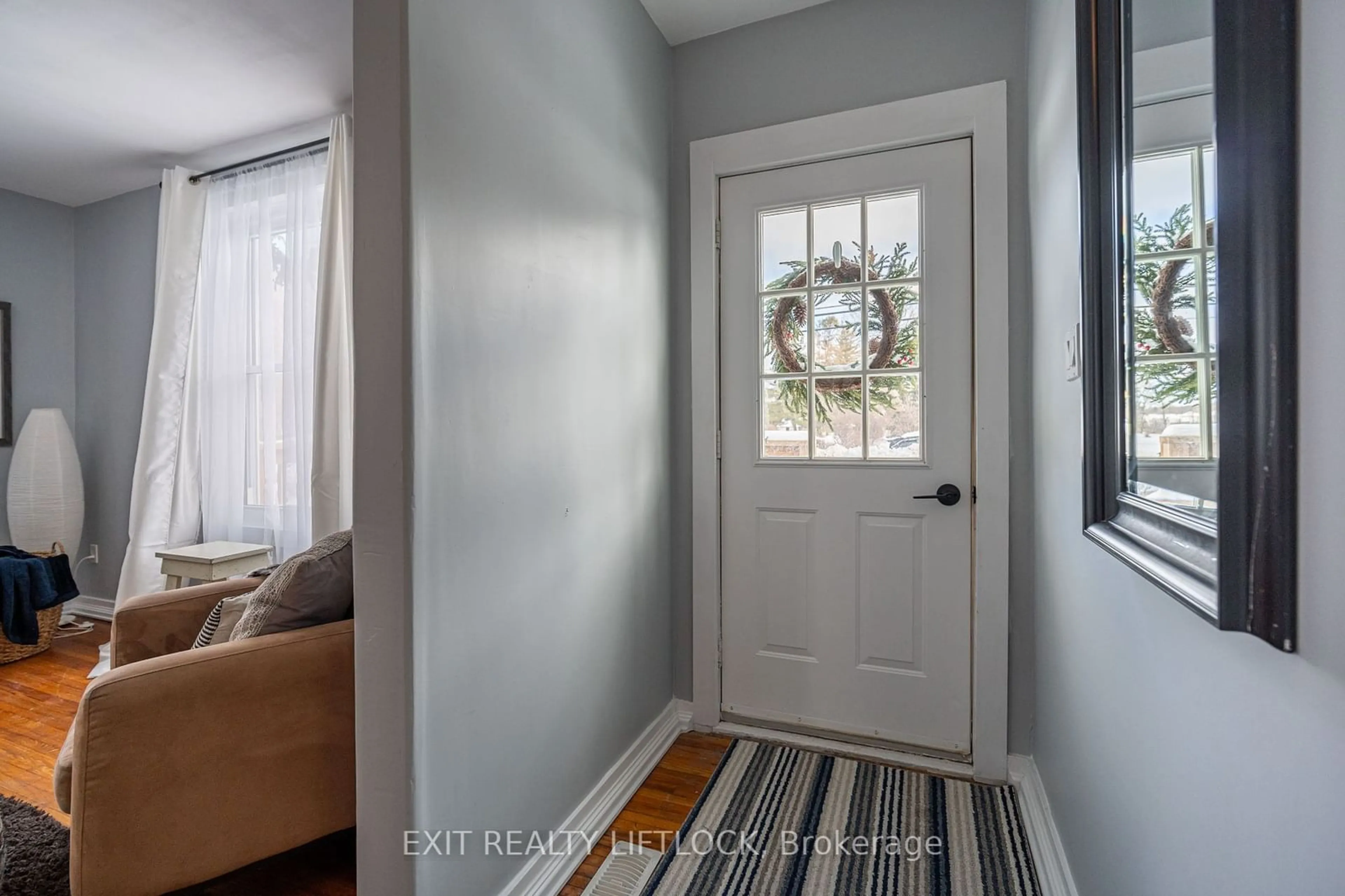 Indoor entryway for 65 Concession St, Havelock-Belmont-Methuen Ontario K0L 1Z0