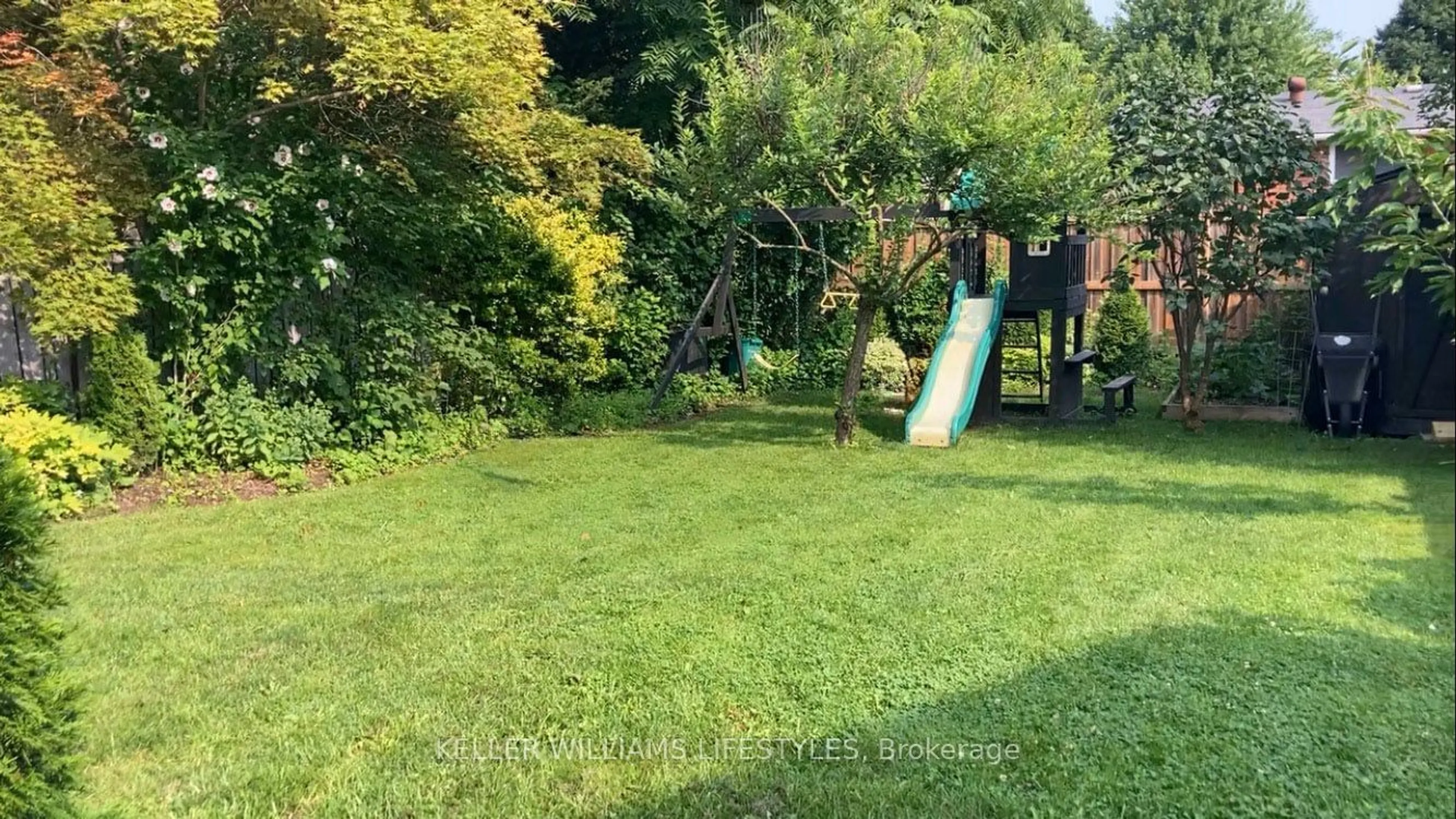 A pic from outside/outdoor area/front of a property/back of a property/a pic from drone, forest/trees view for 74 Wellesley Cres, London Ontario N5V 1J7