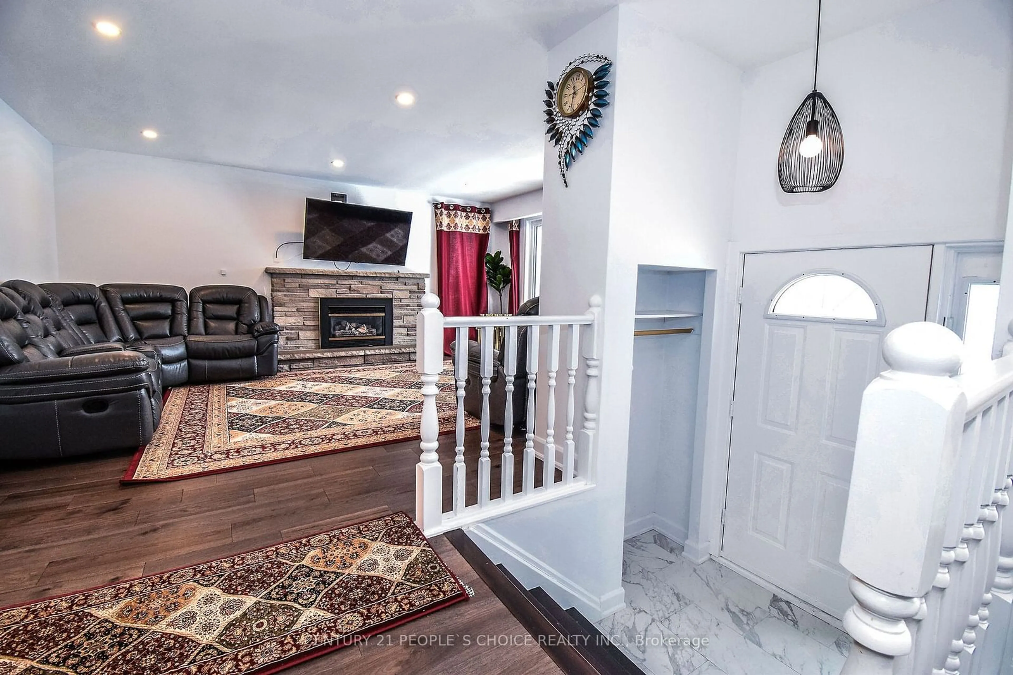 Indoor entryway for 58 Brentwood Dr, Hamilton Ontario L8G 2W8