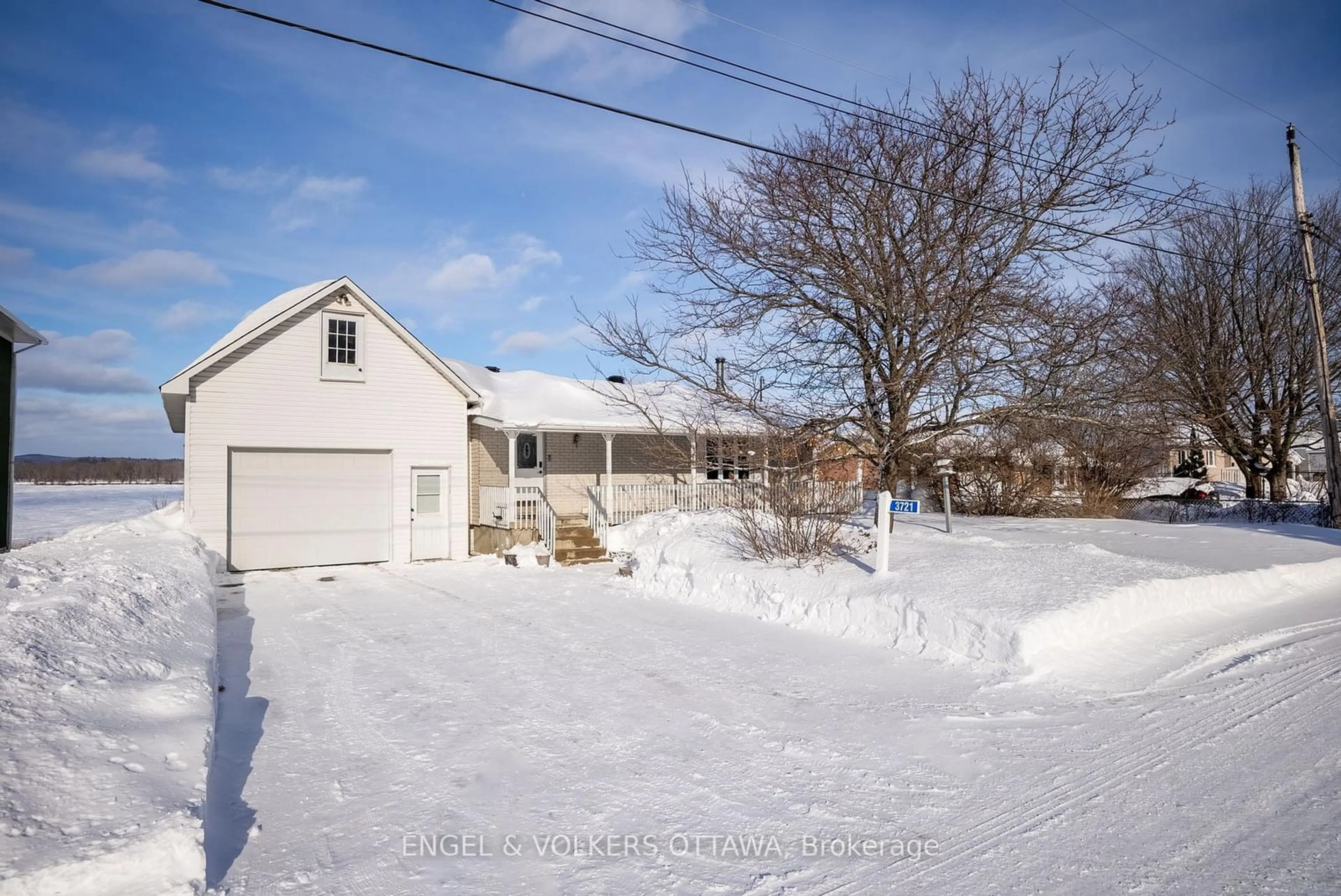 A pic from outside/outdoor area/front of a property/back of a property/a pic from drone, street for 3721 Ch Prudhomme Rd, Alfred and Plantagenet Ontario K0A 3K0