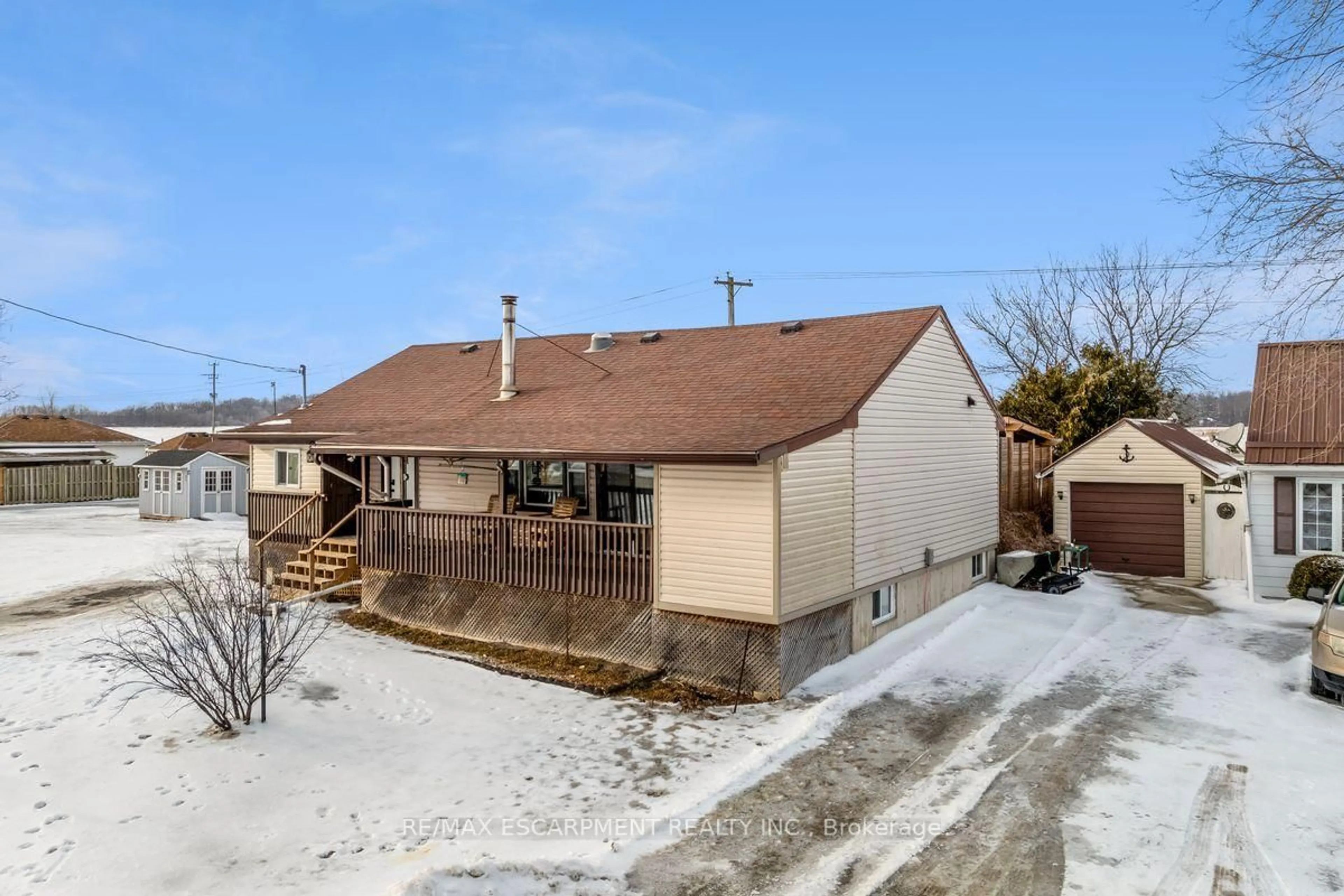 A pic from outside/outdoor area/front of a property/back of a property/a pic from drone, street for 1199 Lakeshore Rd, Haldimand Ontario N0A 1P0