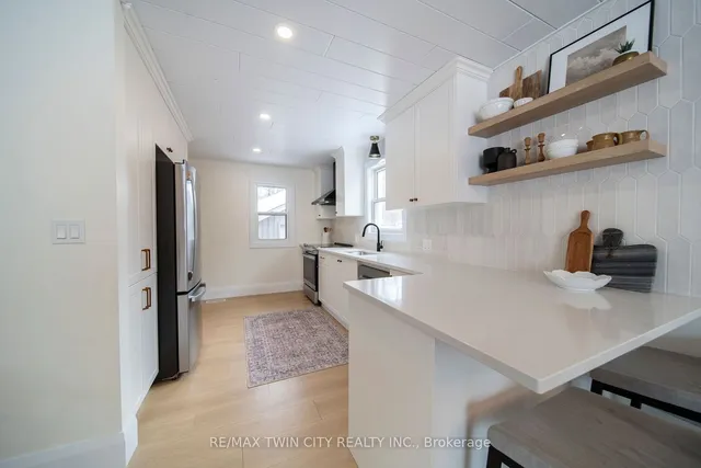 Additional property image - 400 Dumfries Ave