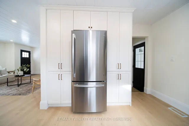 Additional property image - 400 Dumfries Ave