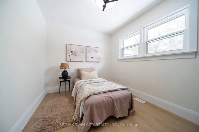 Additional property image - 400 Dumfries Ave