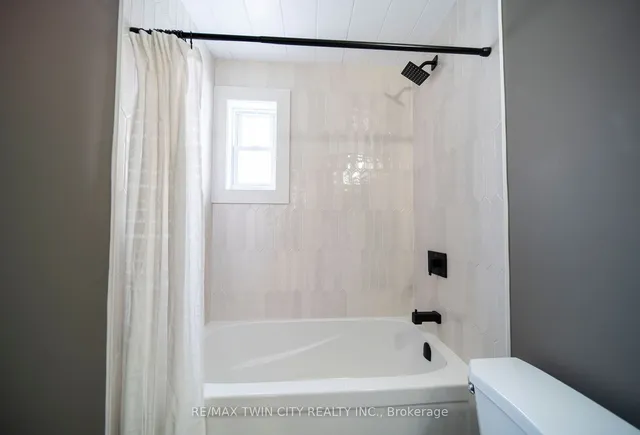 Additional property image - 400 Dumfries Ave