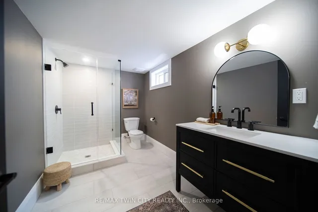 Additional property image - 400 Dumfries Ave