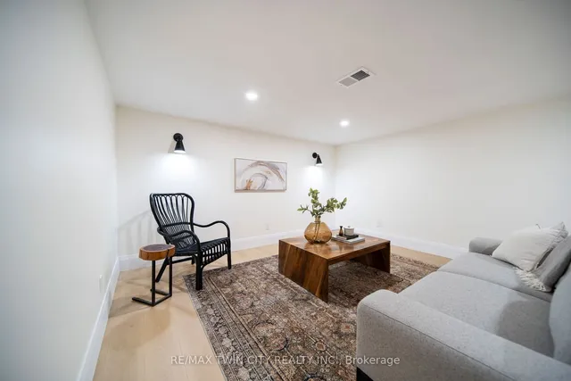 Additional property image - 400 Dumfries Ave
