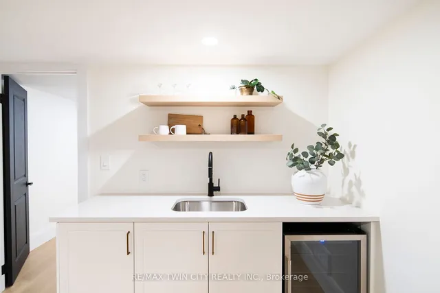 Additional property image - 400 Dumfries Ave