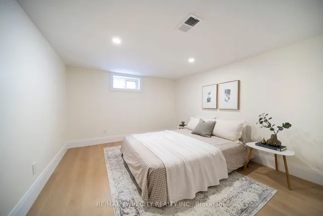 Additional property image - 400 Dumfries Ave