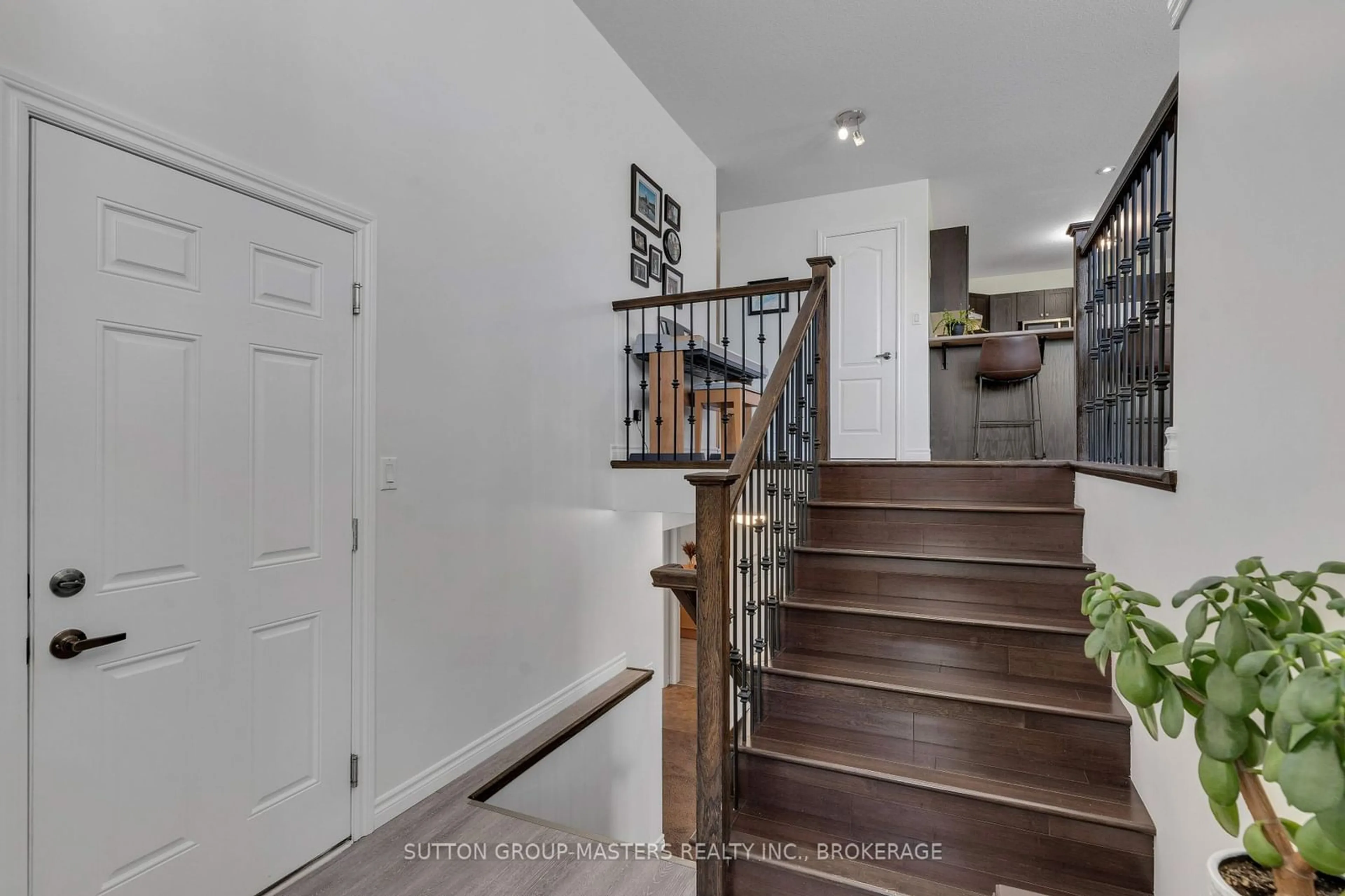 Indoor entryway for 1287 Leyton Ave, Kingston Ontario K7P 2V5