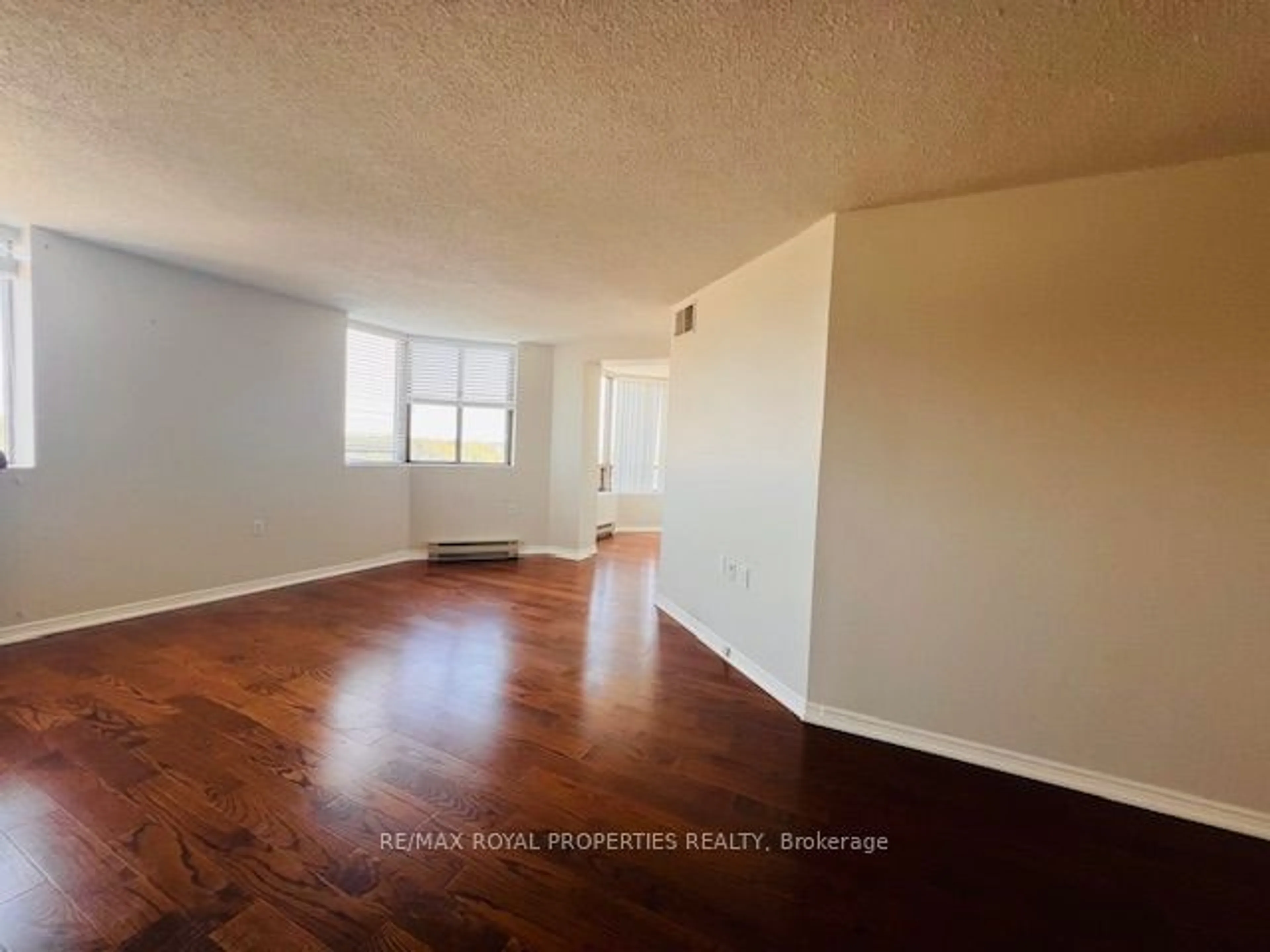 A pic of a room for 695 Richmond St #1006, London Ontario N6A 5M8