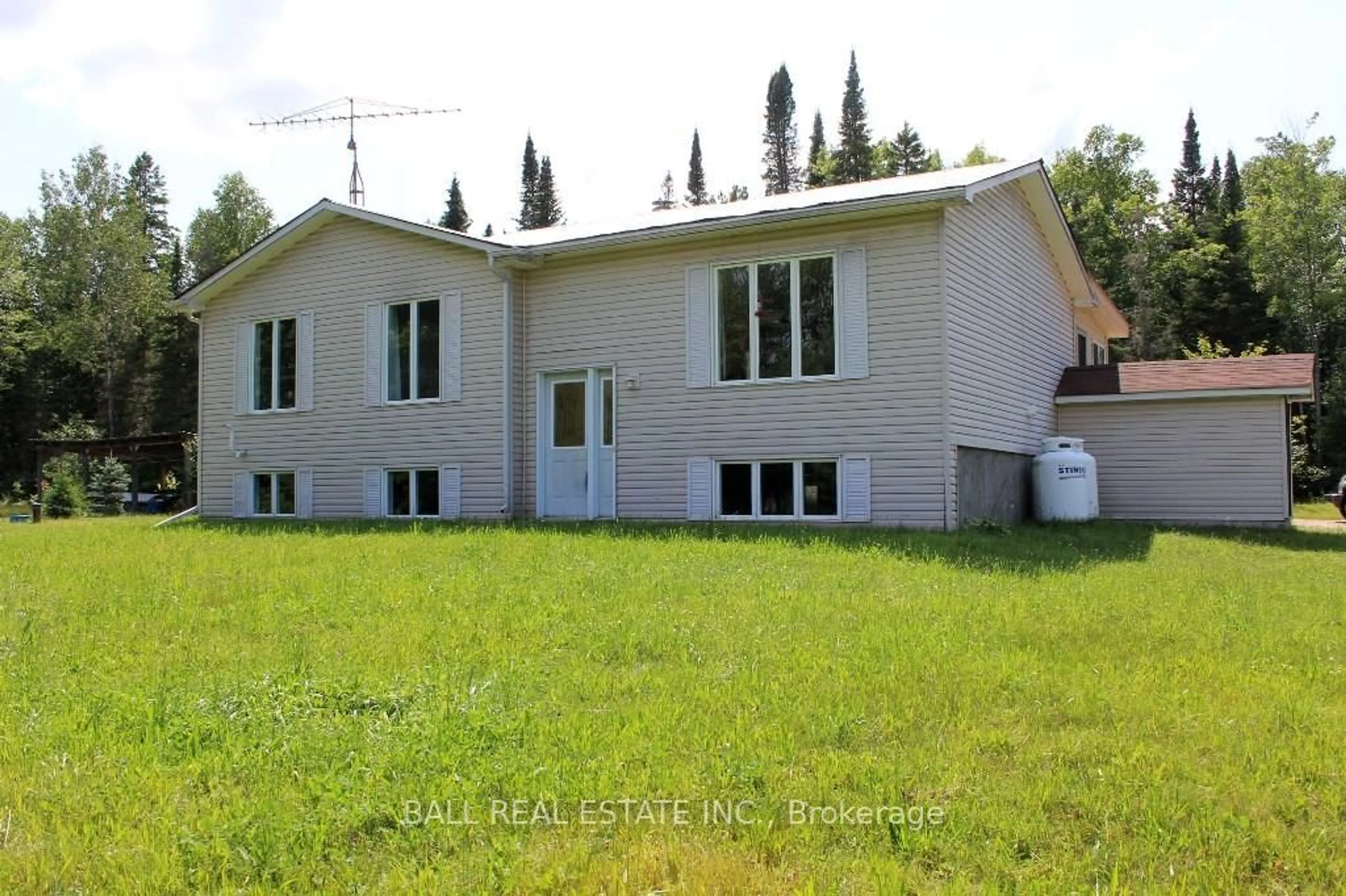 Home with vinyl exterior material, building for 7113 Highway 127, South Algonquin Ontario K0J 2M0