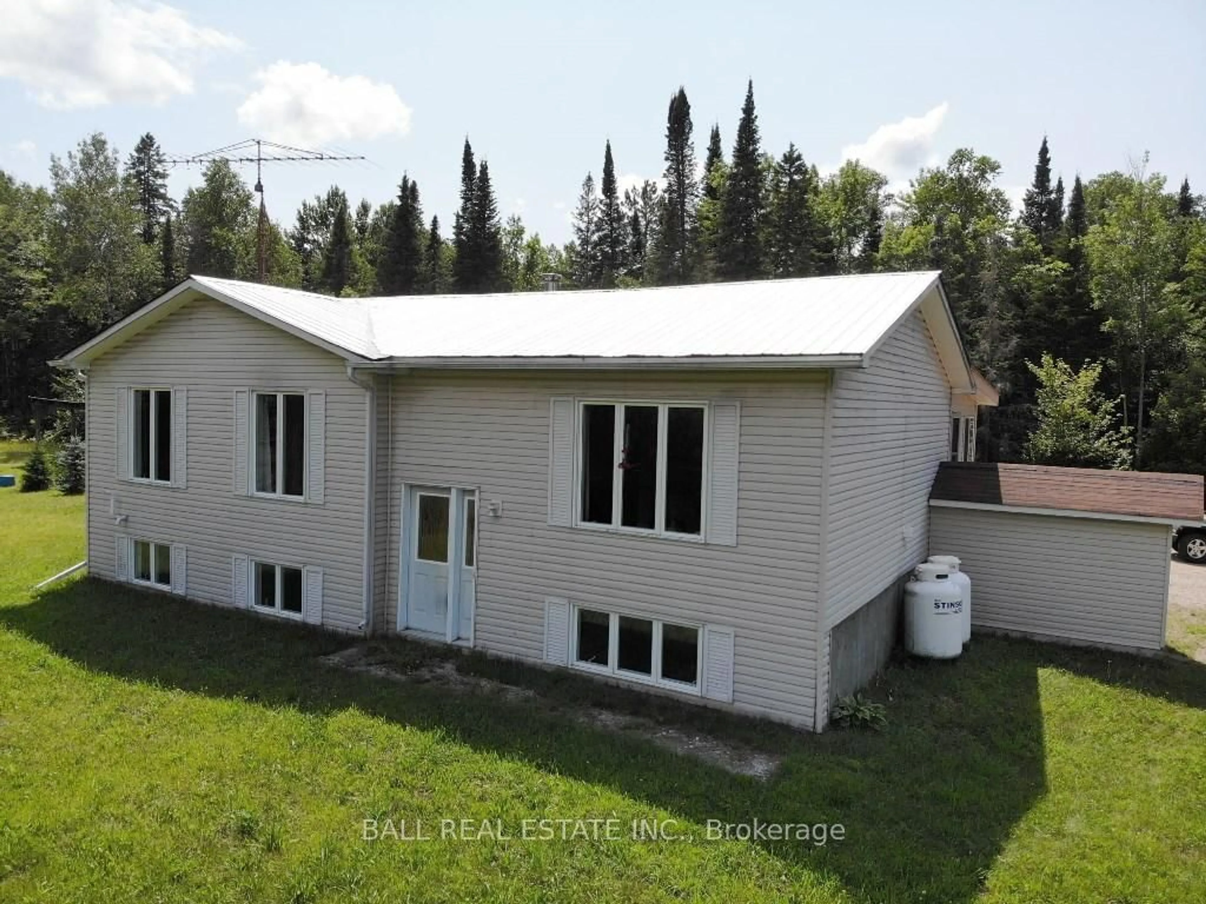 A pic from outside/outdoor area/front of a property/back of a property/a pic from drone, building for 7113 Highway 127, South Algonquin Ontario K0J 2M0