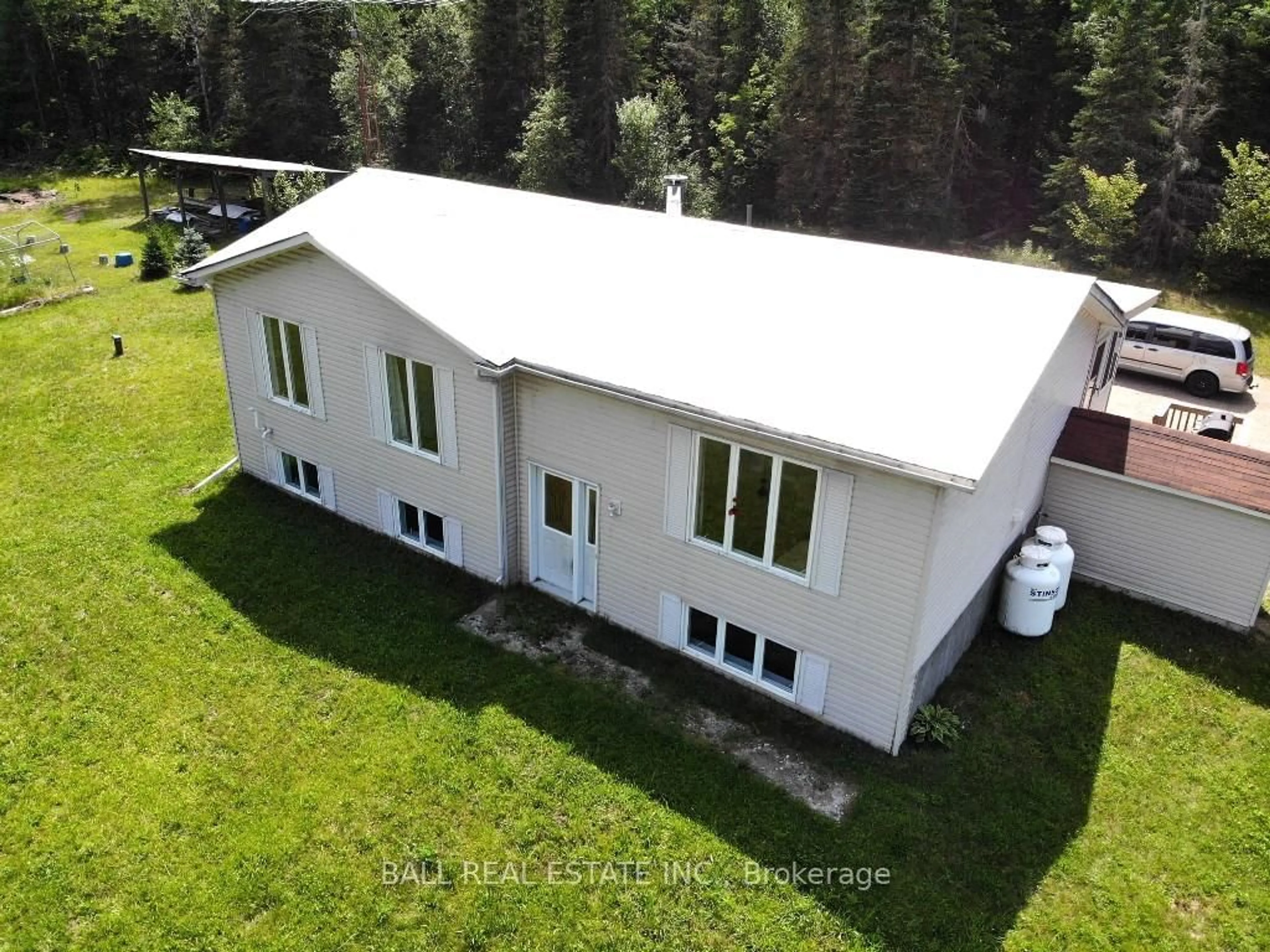 A pic from outside/outdoor area/front of a property/back of a property/a pic from drone, building for 7113 Highway 127, South Algonquin Ontario K0J 2M0