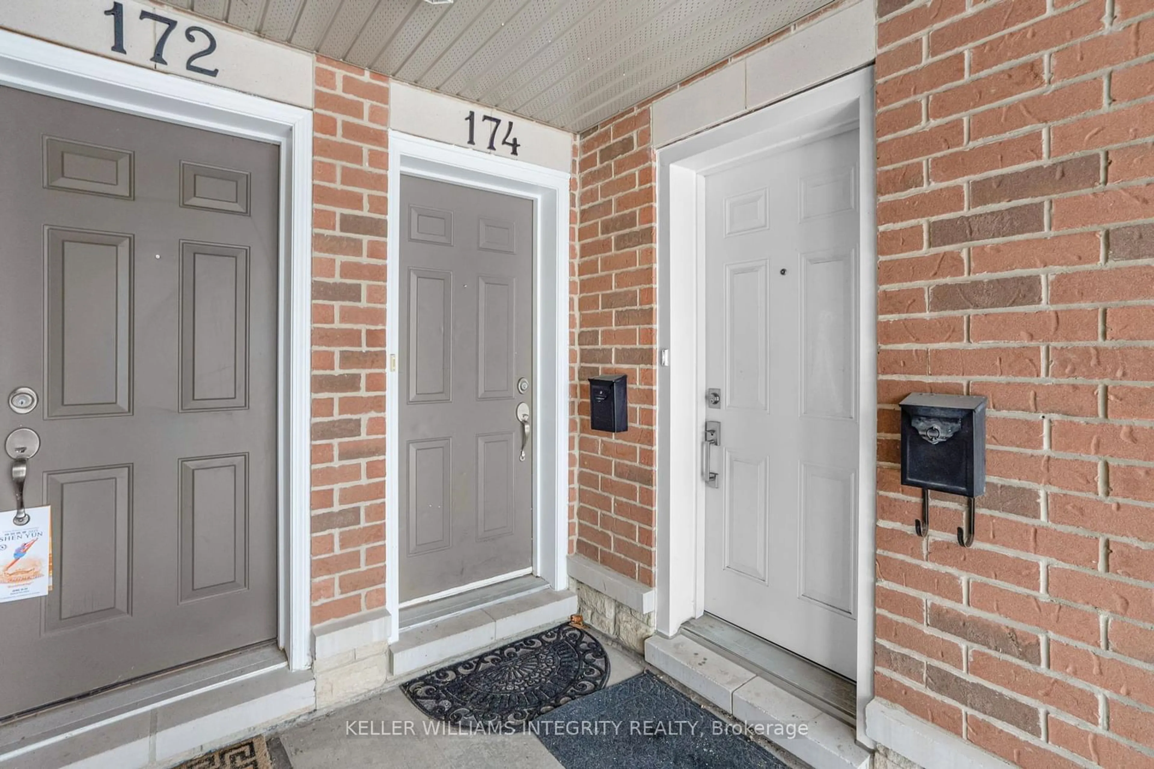 Indoor entryway for 176 Den Haag Dr #18, Overbrook - Castleheights and Area Ontario K1K 2V7