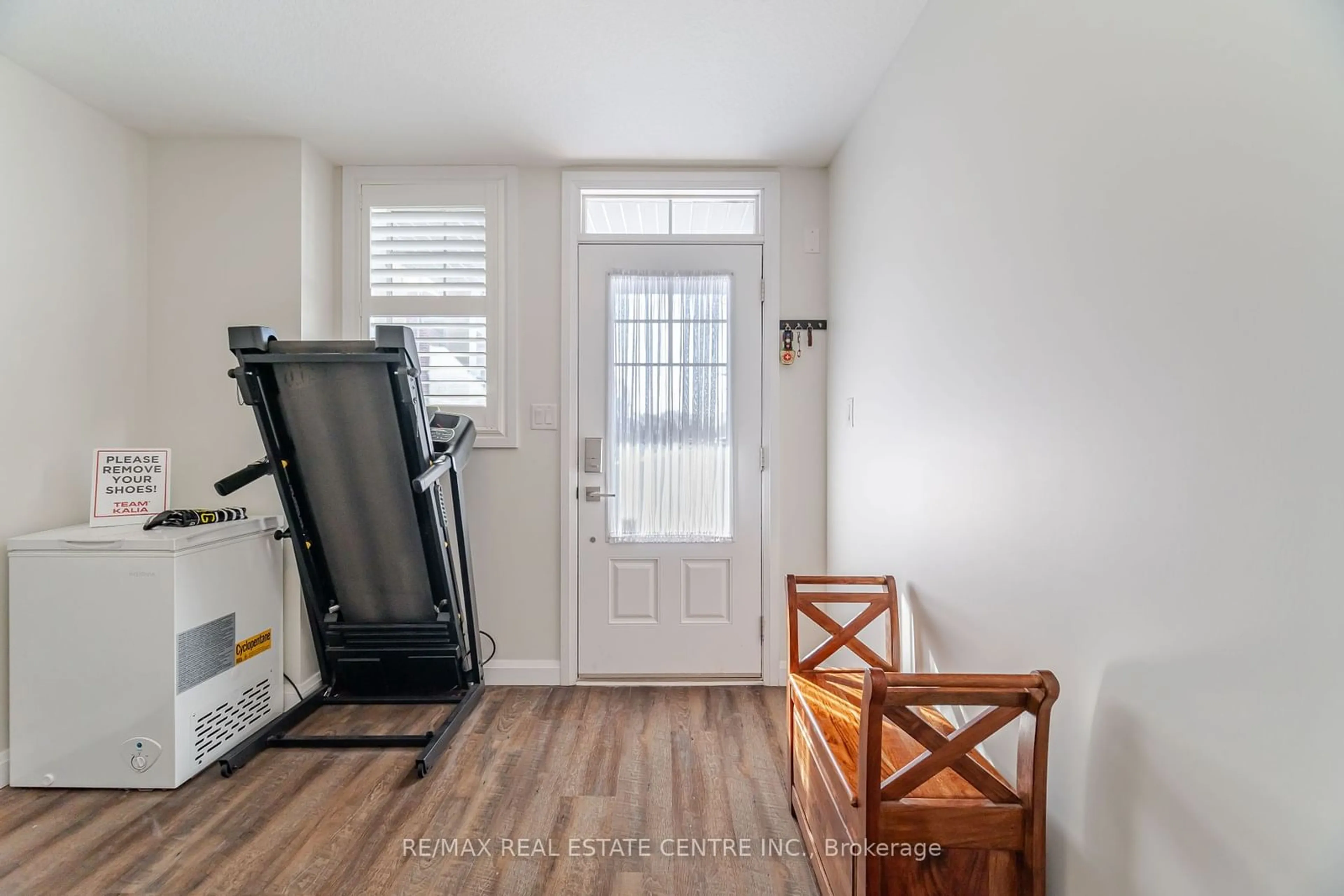 Indoor entryway for 1169 Garner Rd #48, Hamilton Ontario L9G 0G8