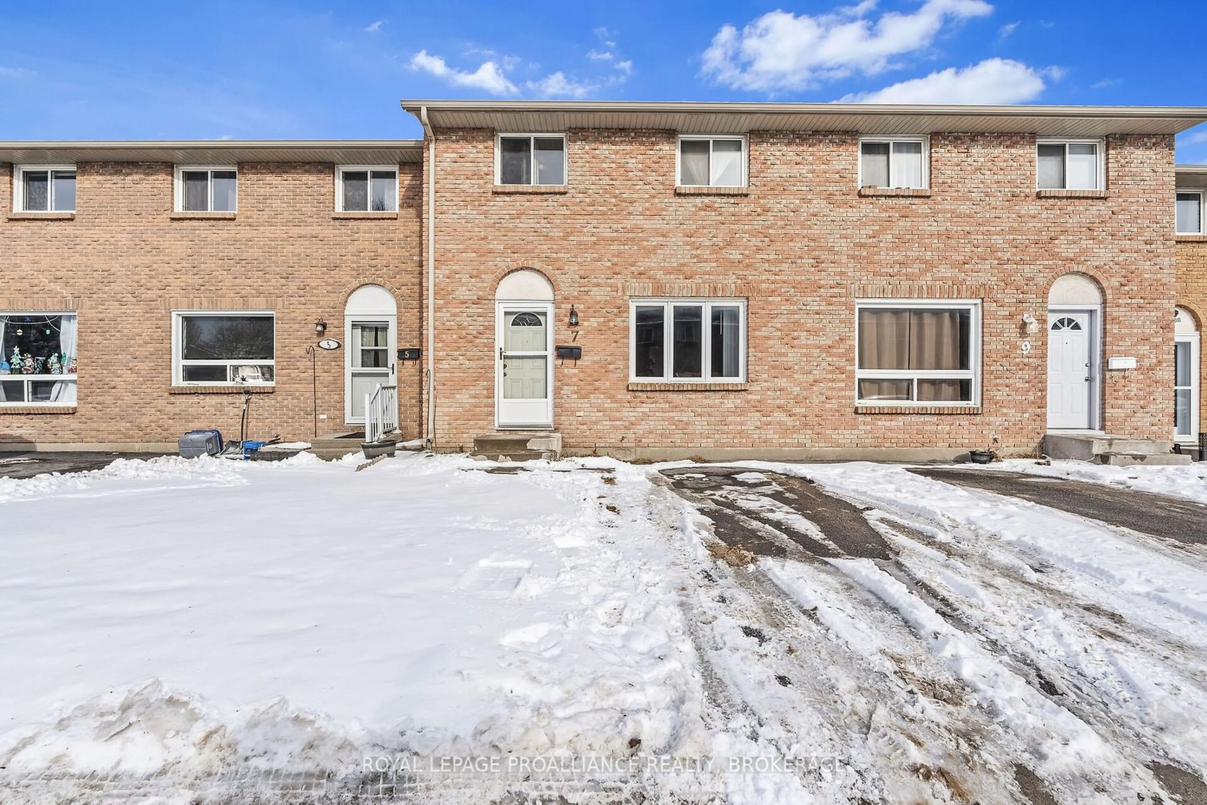 Unknown for 7 Rosemund Cres, Kingston Ontario K7M 6Y8