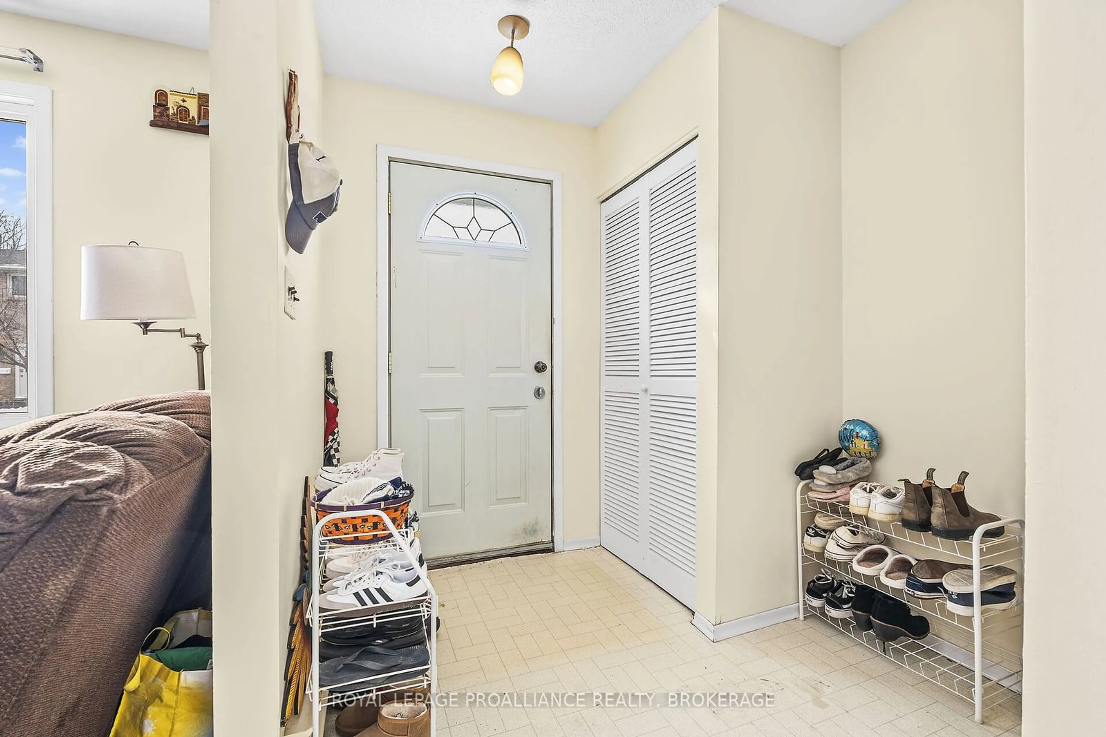 Indoor entryway for 7 Rosemund Cres, Kingston Ontario K7M 6Y8