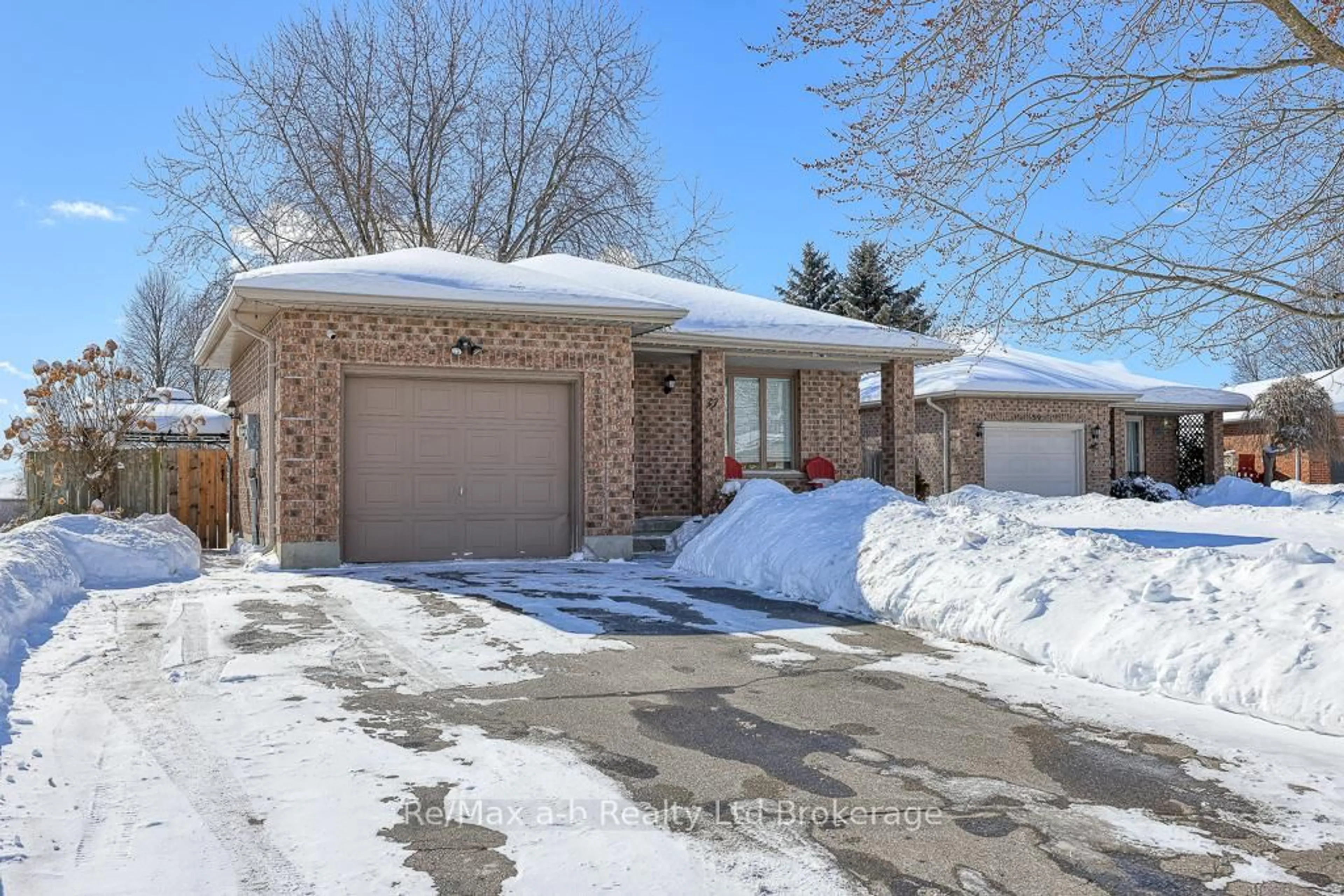 Home with brick exterior material, street for 37 Hillside Rd, Ingersoll Ontario N5C 4B7