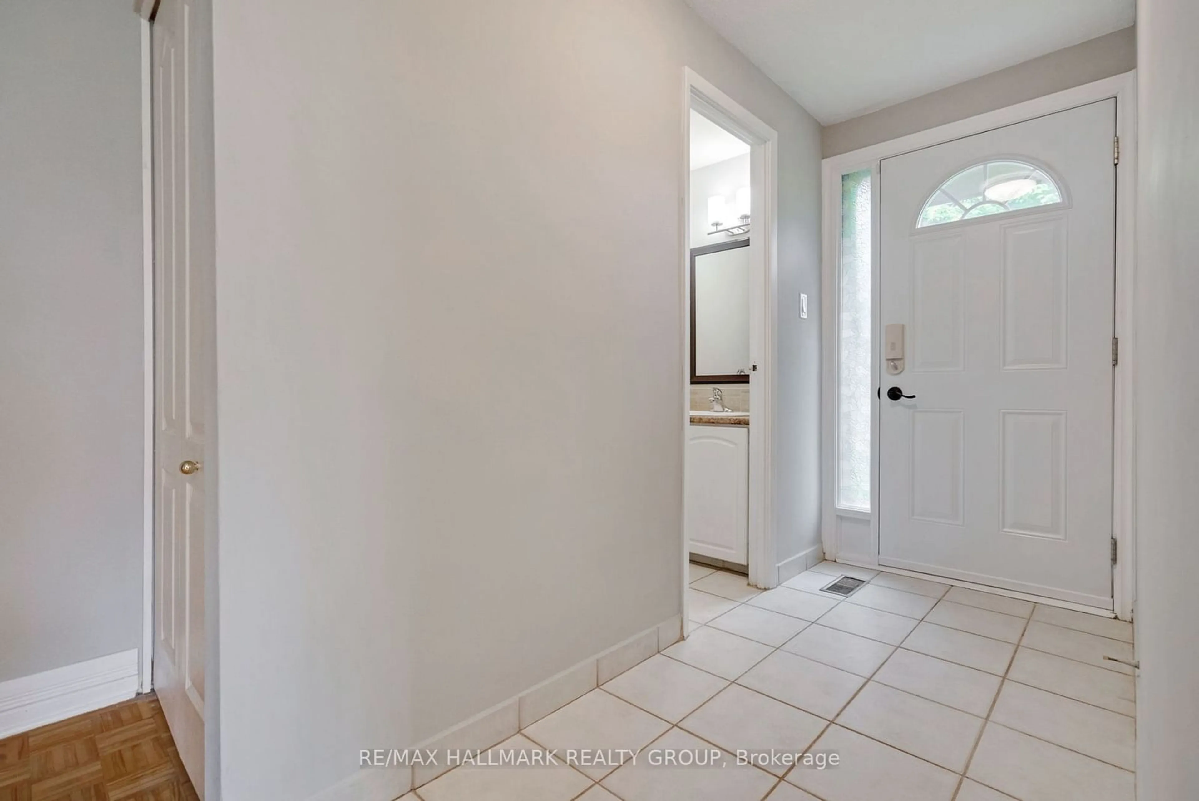 Indoor entryway for 12F Larkshire Lane, Barrhaven Ontario K2J 1Y6