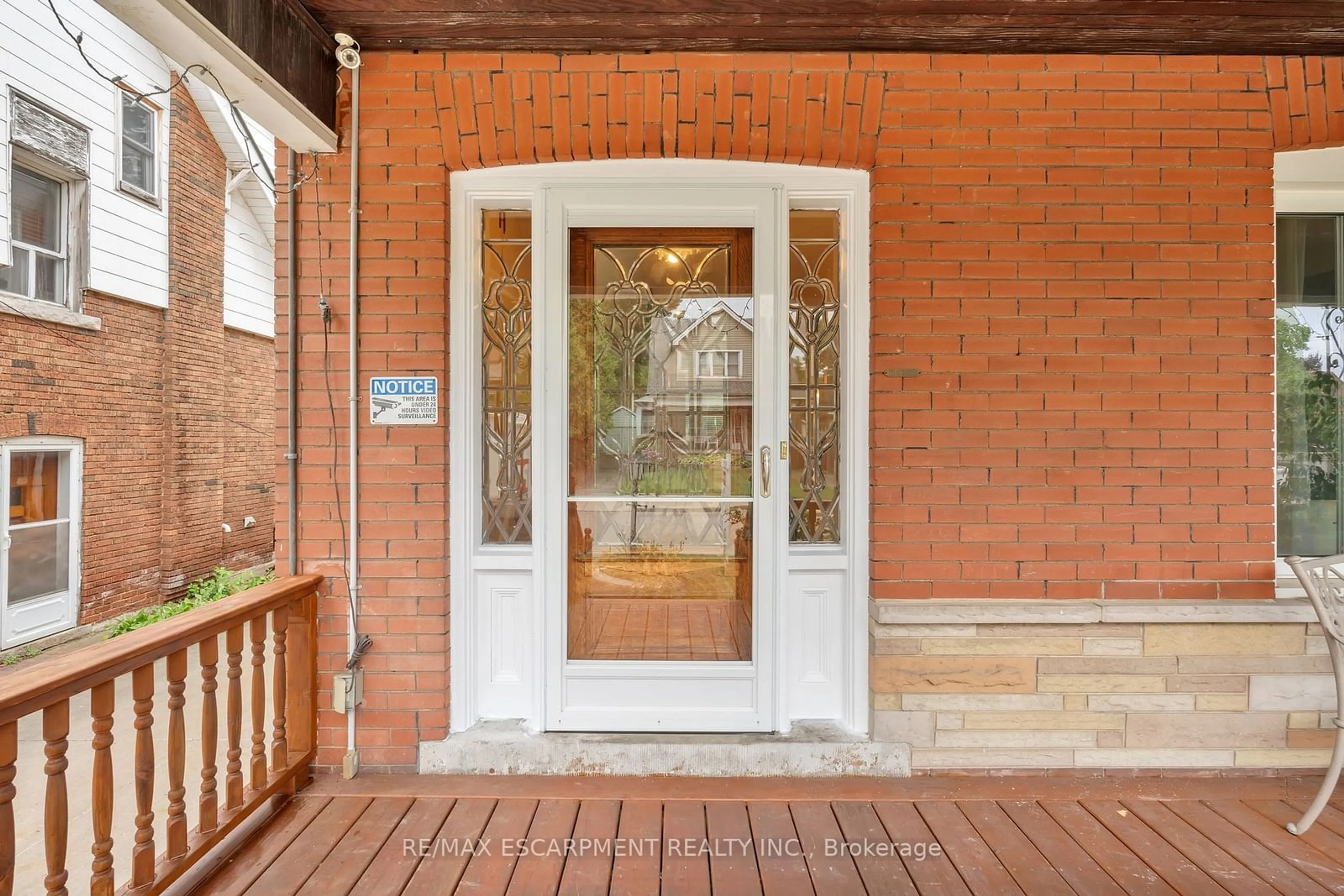 Indoor entryway for 74 Balmoral Ave, Hamilton Ontario L8M 3J9