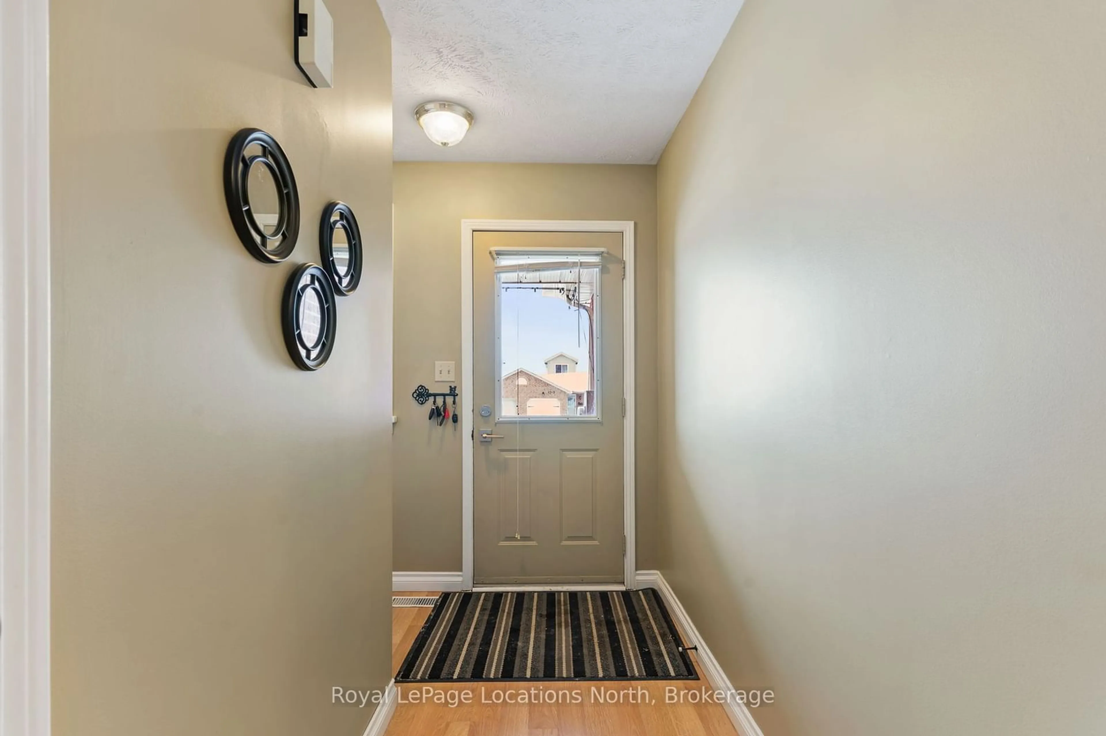 Indoor entryway for 2524 8th Avenue 'A', Owen Sound Ontario N4K 6V2